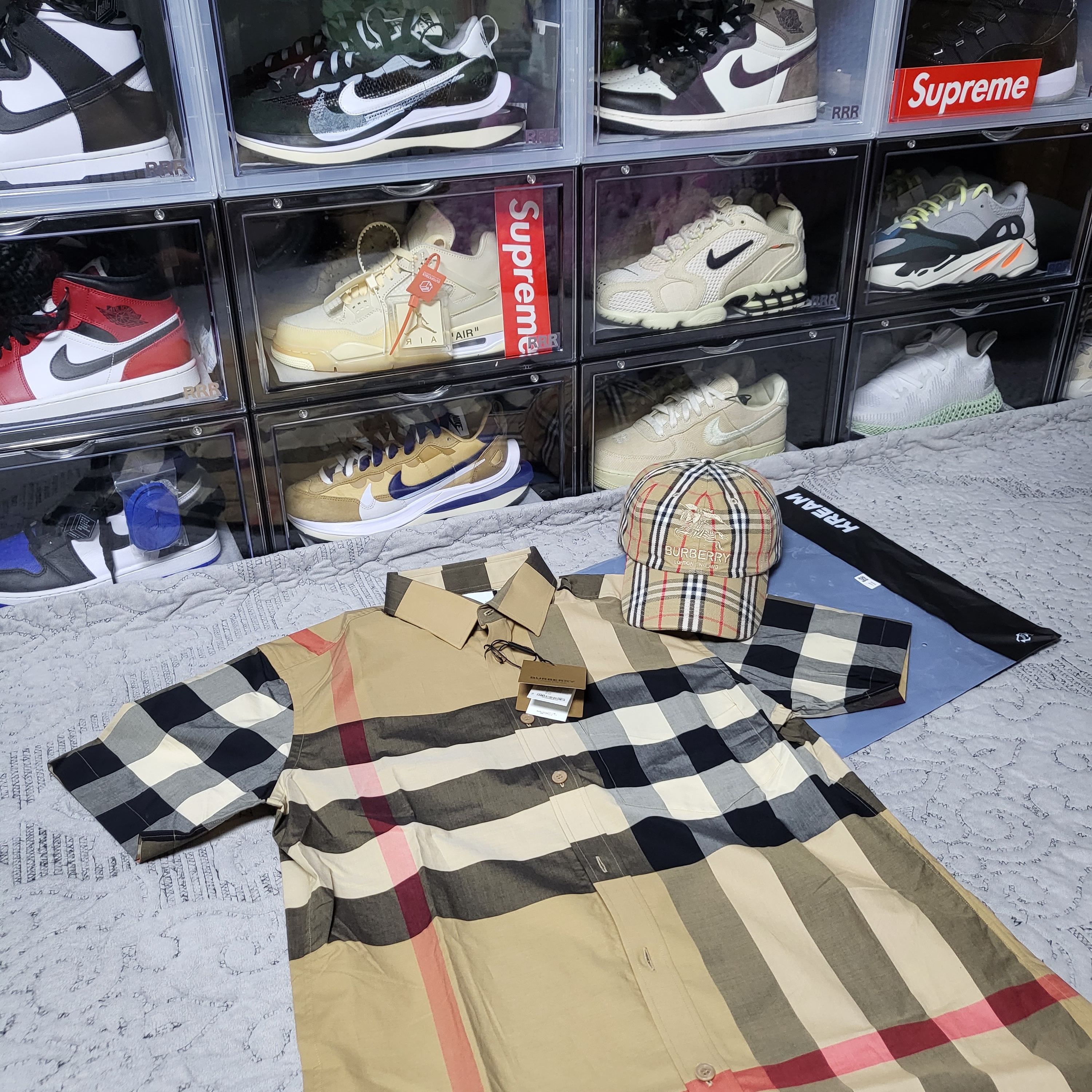 Burberry Short Sleeve Check Stretch Cotton Poplin Shirt Archive Beige, Supreme x Burberry Denim 6-Panel Beige - 22SS 착용 스타일