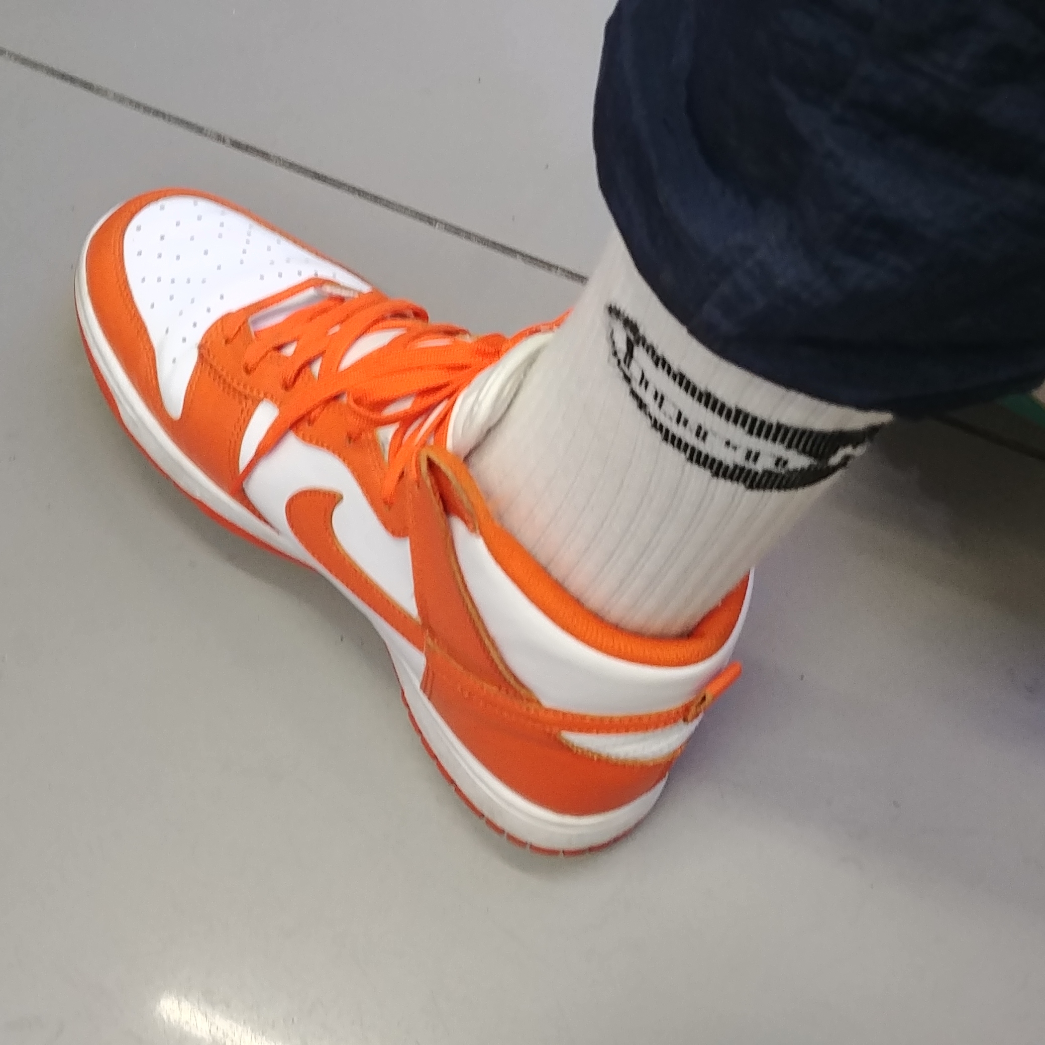 Nike Dunk High Retro Orange Blaze 착용 스타일