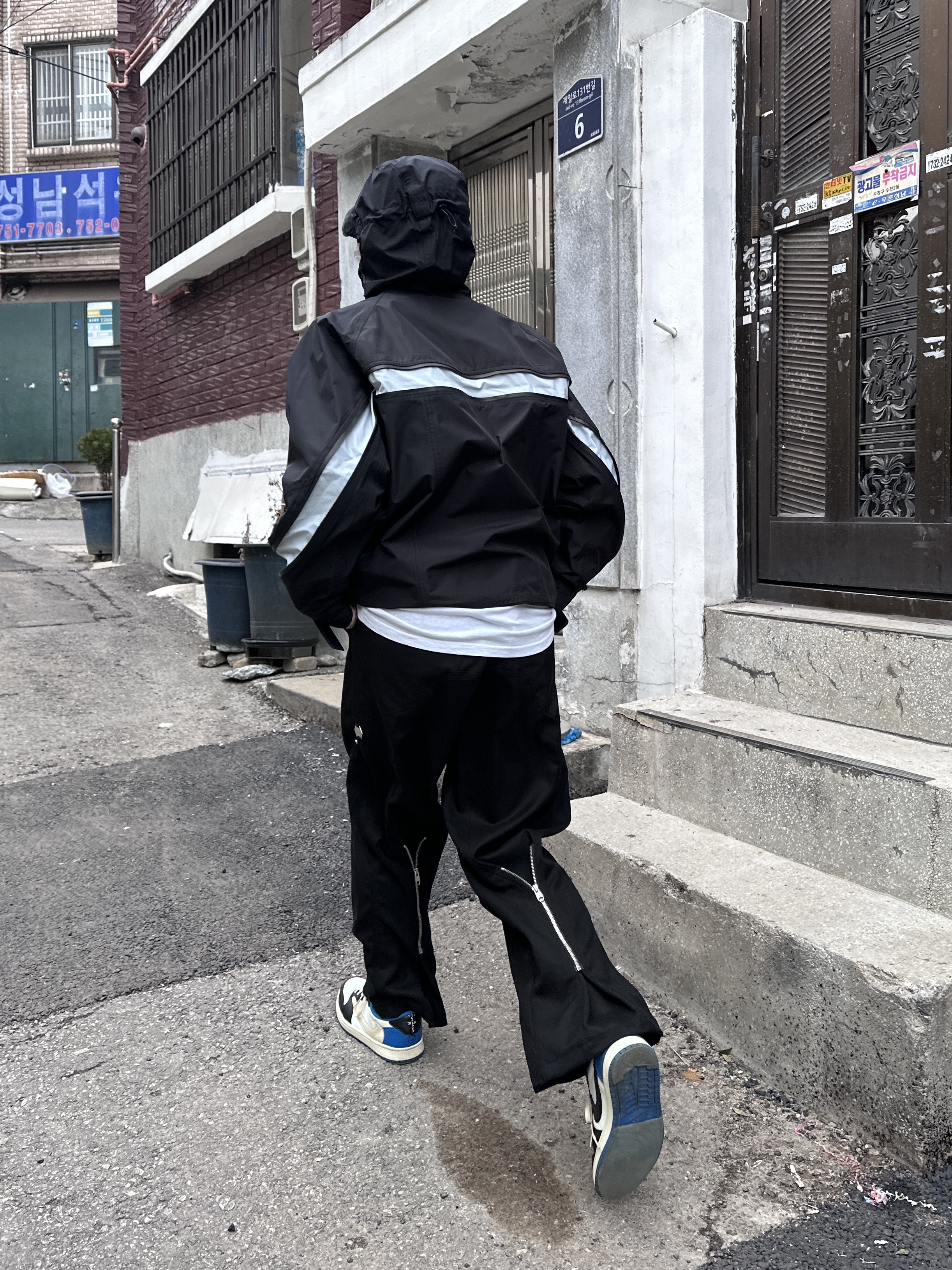 Undermycar Stuttgart Vintage Washing Ball Cap Black Red - 22SS, Undermycar x Ohhyunseog Boltume.5 Hardware Cargo Pocket Wide Pants Turbo Black - 22FW 착용 스타일 - 4