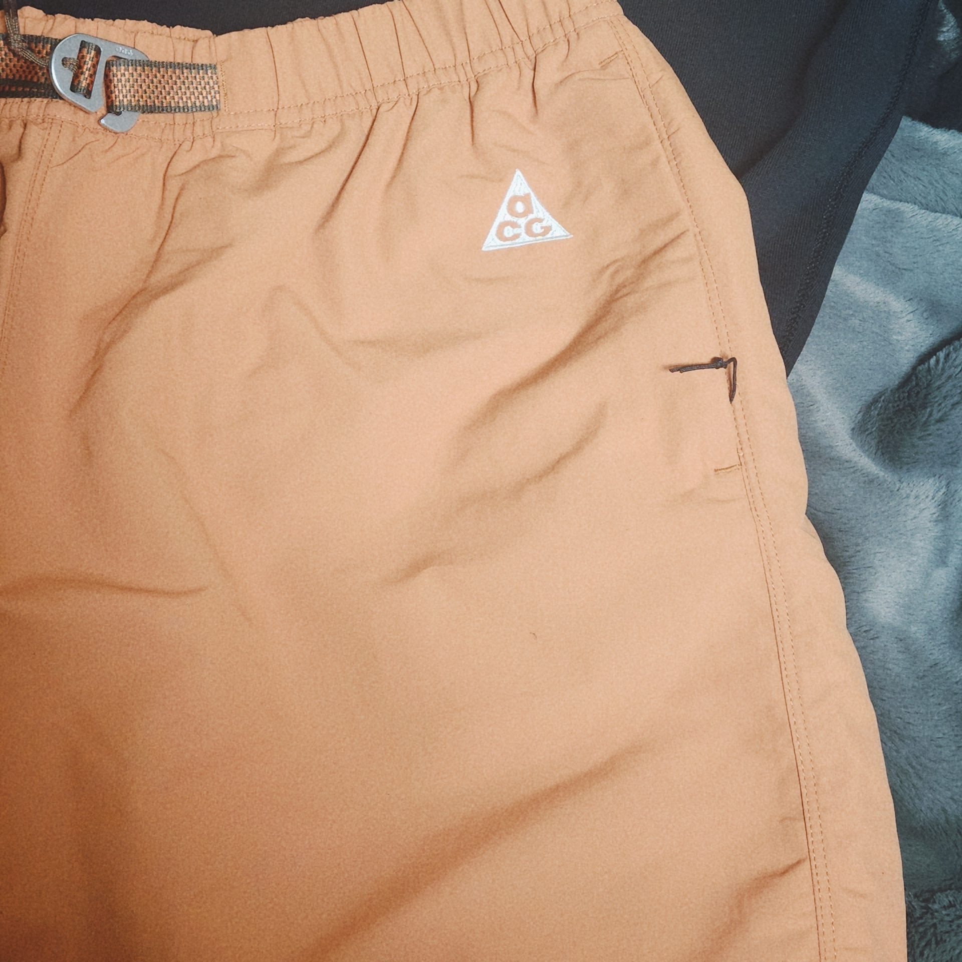 Nike NRG ACG Trail Shorts Rust Oxide - Asia, Nike ACG Therma-Fit Pullover Fleece Hoodie Black - Asia 착용 스타일 - 3