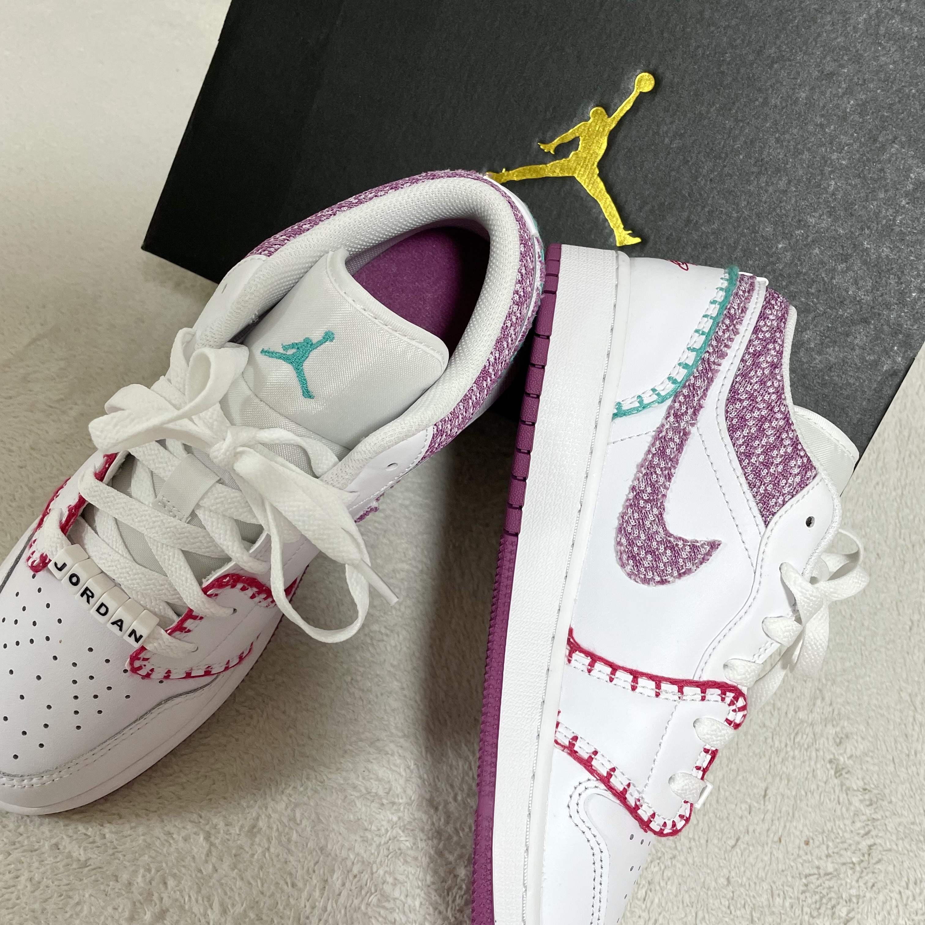(GS) Jordan 1 Low SE White Light Bordeuax 착용 스타일 - 1