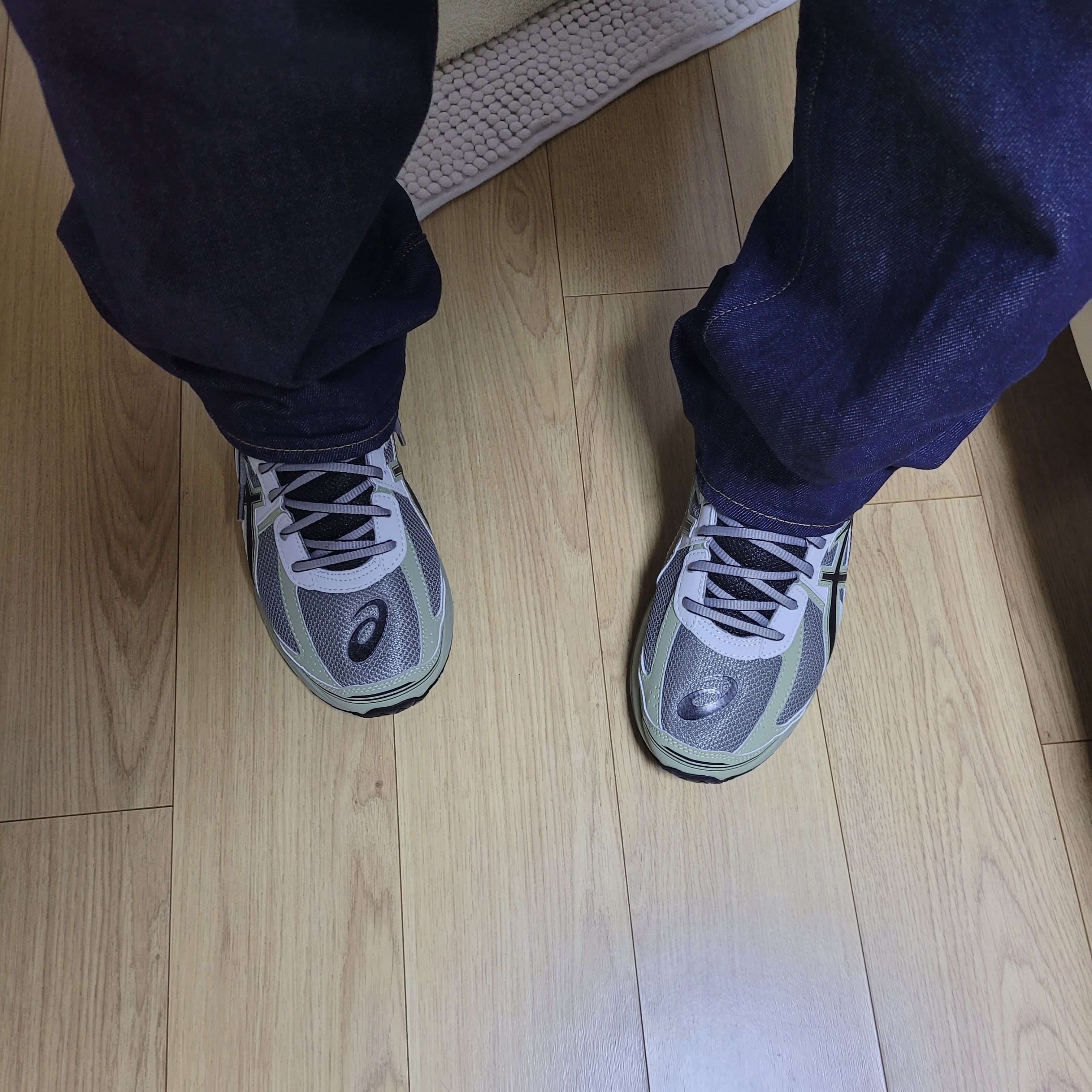 Asics Jog 100 S Sheet Rock - 2E Wide 착용 스타일 - 1