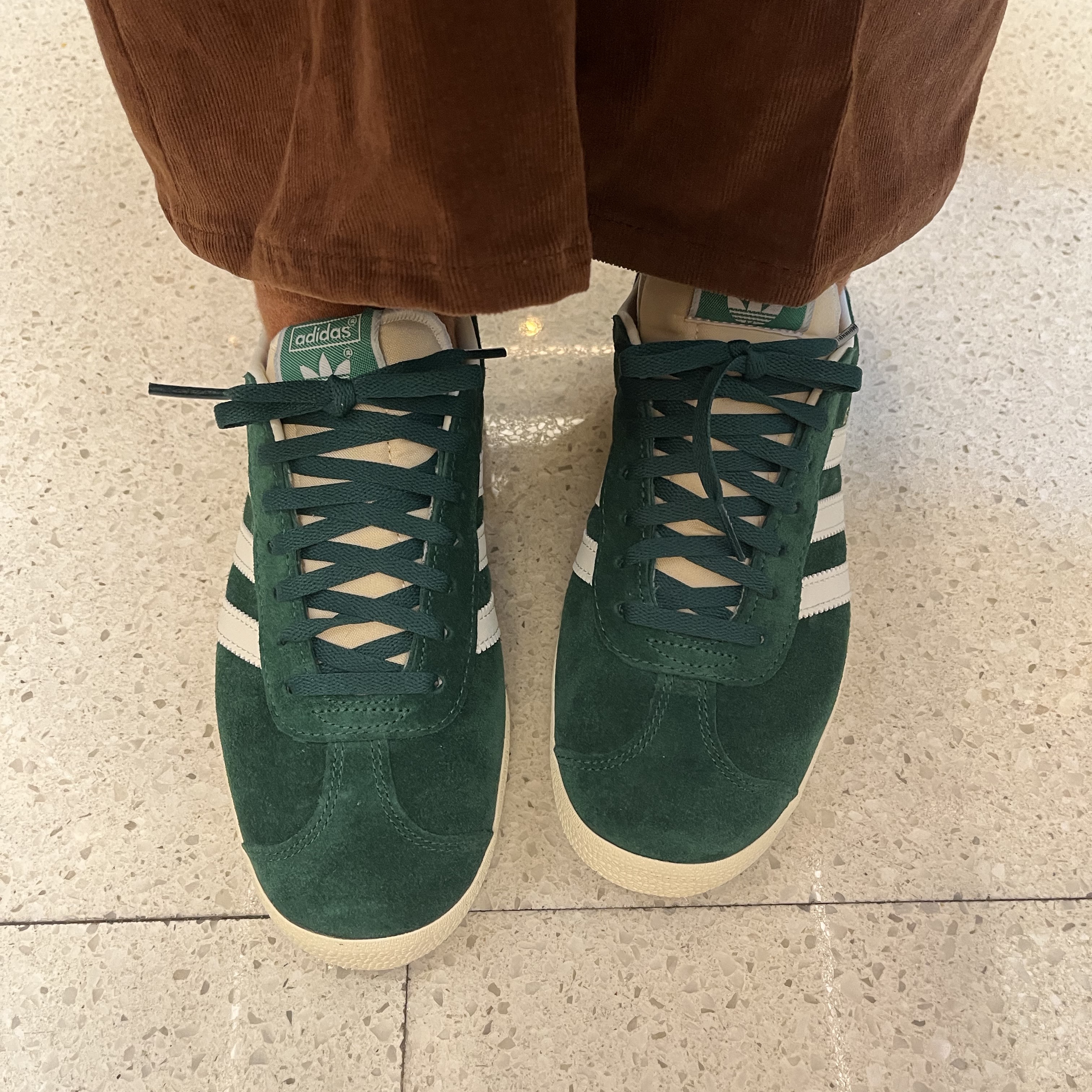 Adidas Gazelle Dark Green Cream White 착용 스타일