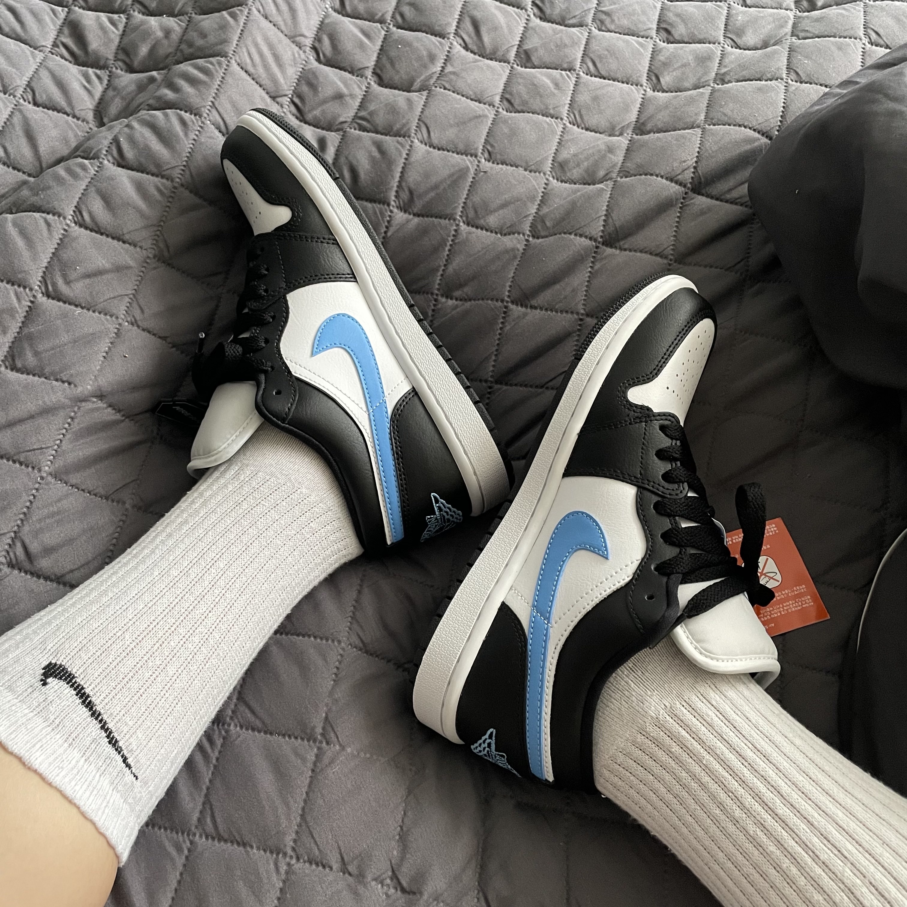 (W) Jordan 1 Low Black University Blue 착용 스타일