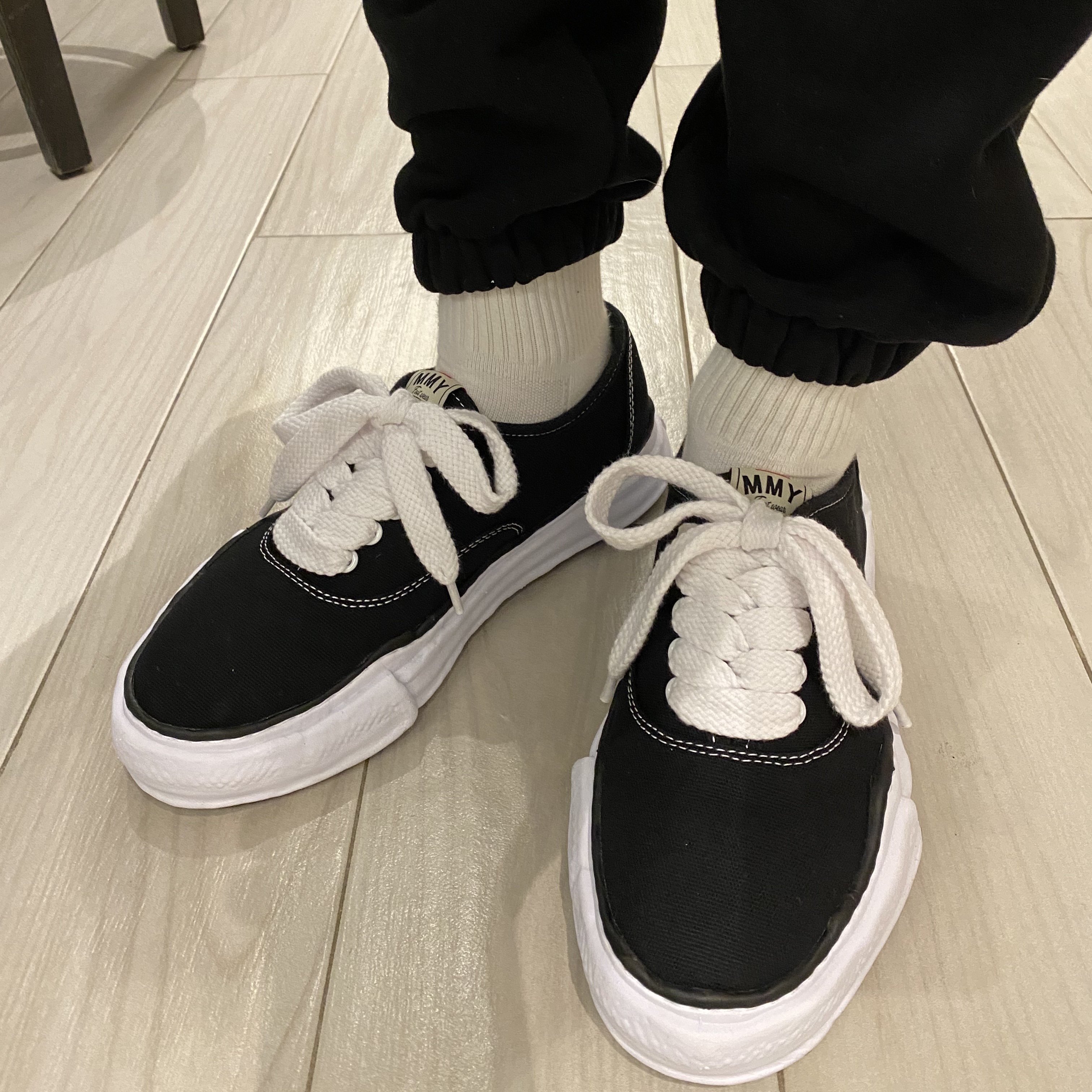 Maison Mihara Yasuhiro Baker OG Sole Canvas Low Cut Sneakers Black 착용 스타일