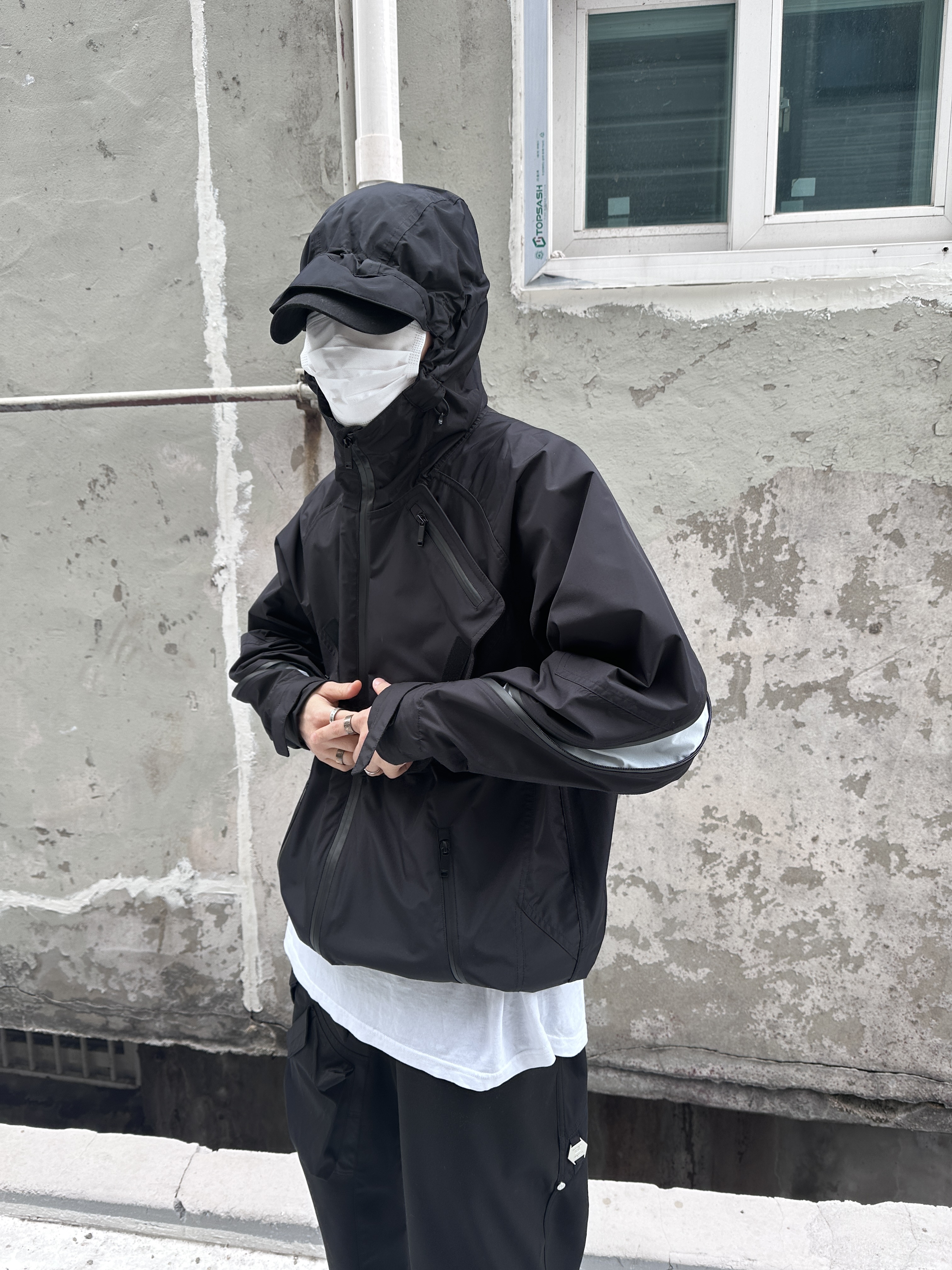 Undermycar Stuttgart Vintage Washing Ball Cap Black Red - 22SS, Undermycar x Ohhyunseog Boltume.5 Hardware Cargo Pocket Wide Pants Turbo Black - 22FW 착용 스타일 - 1