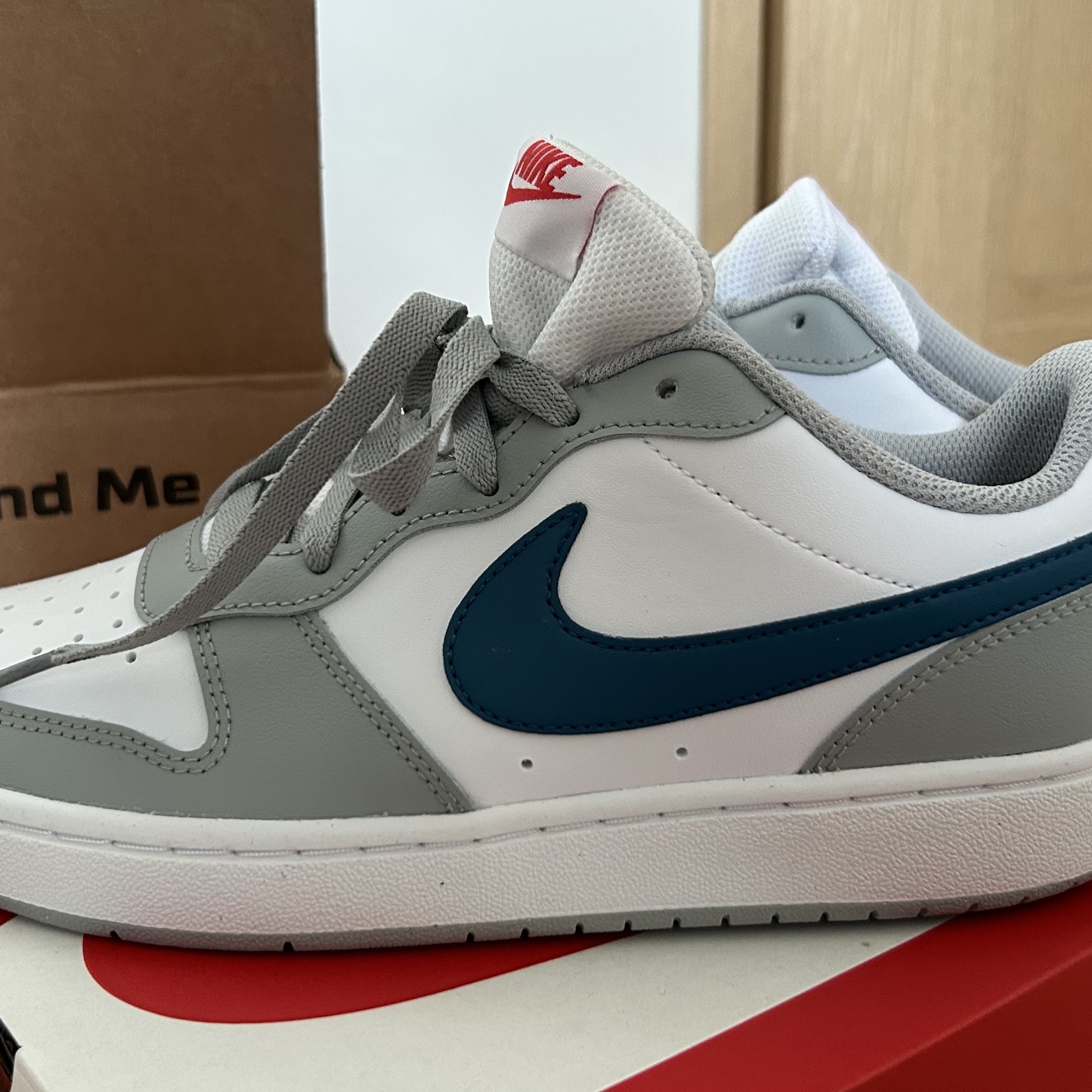 (GS) Nike Court Borough Low 2 Light Smoke Grey 착용 스타일 - 2