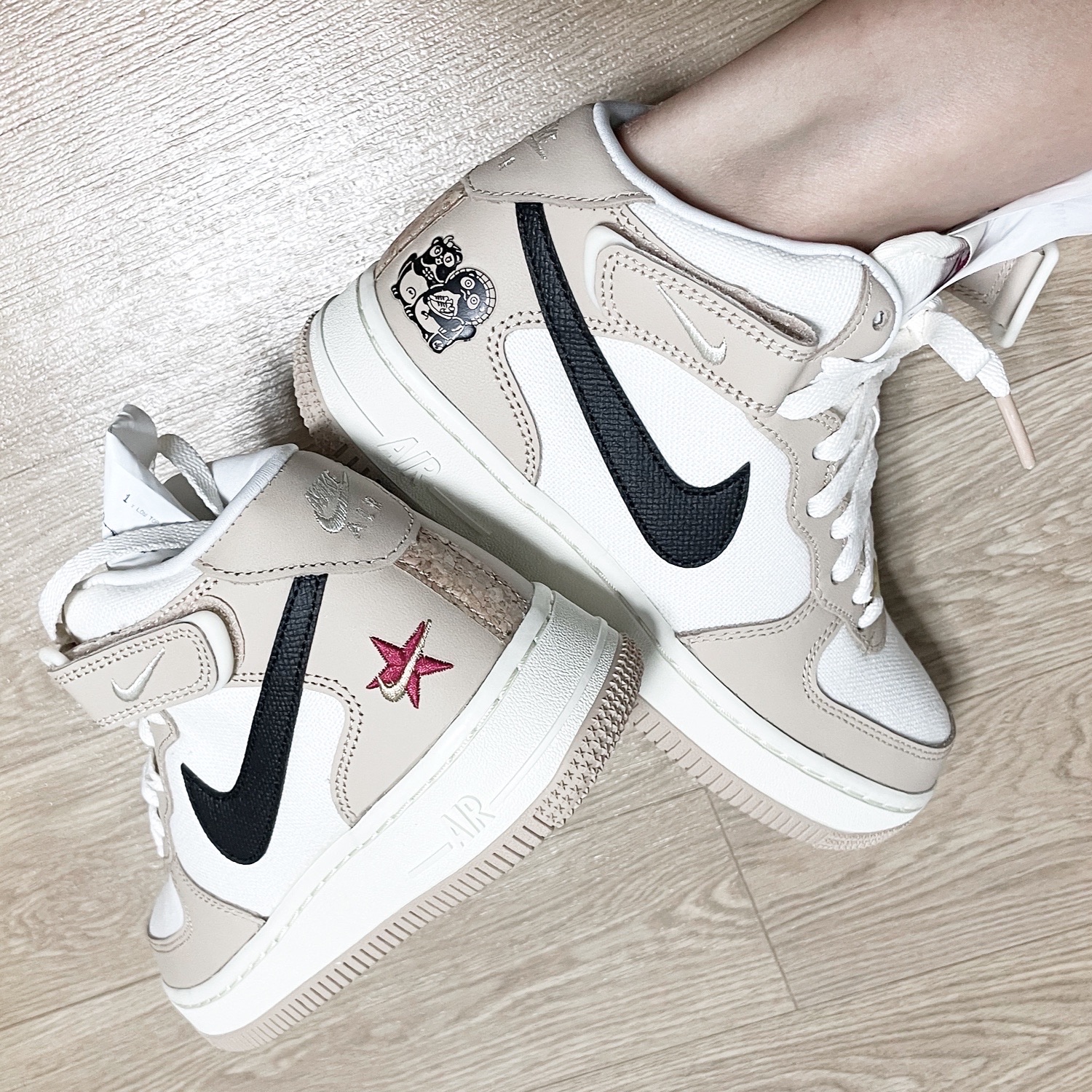 Nike Air Force 1 Mid '07 LX Pale Ivory and Shimmer 착용 스타일 - 1
