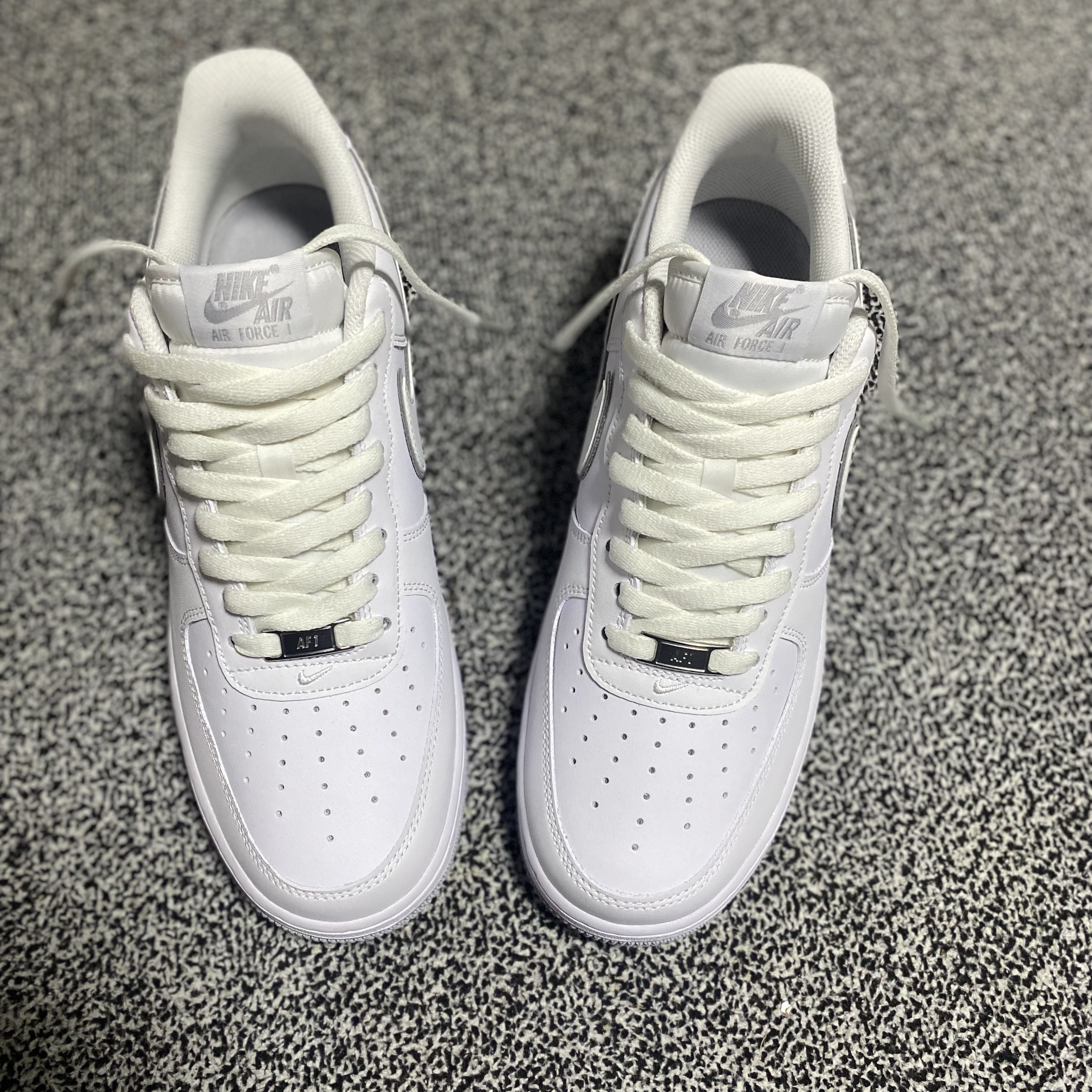 Nike Air Force 1 '07 White Wolf Grey 착용 스타일 - 2