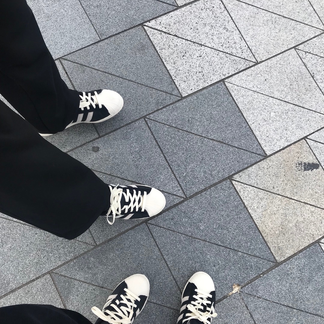Adidas Superstar 82 Black White 착용 스타일