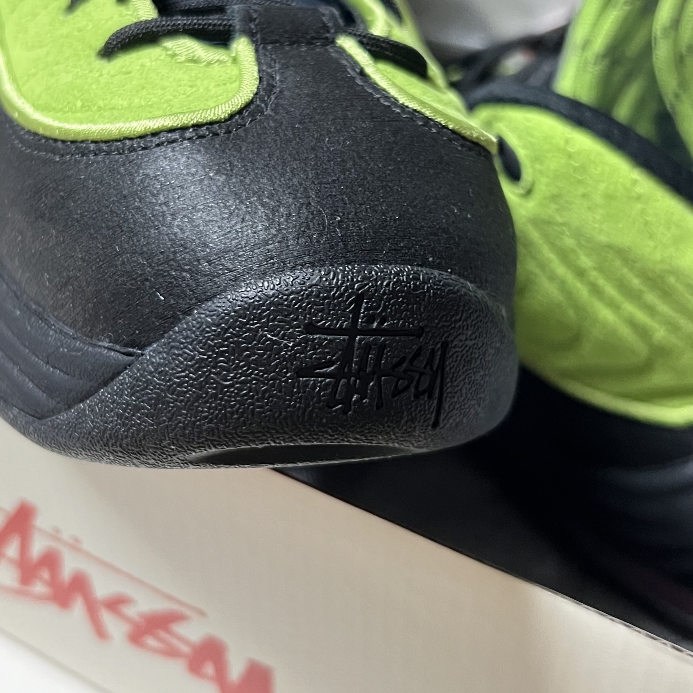 Nike x Stussy Air Penny II Vivid Green and Black 착용 스타일 - 2