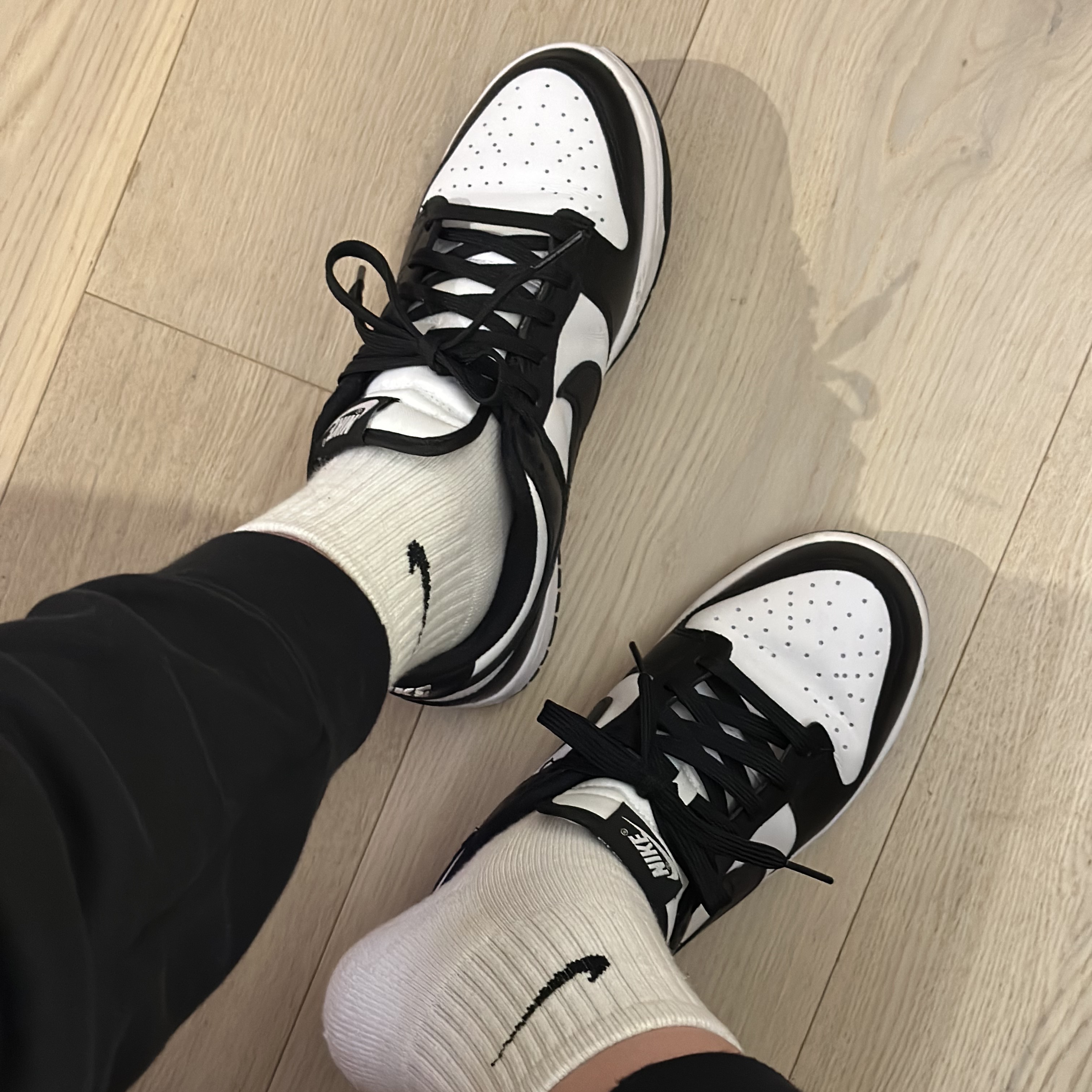 (W) Nike Dunk Low Black, Nike Dunk Low Retro Black 착용 스타일 - 3