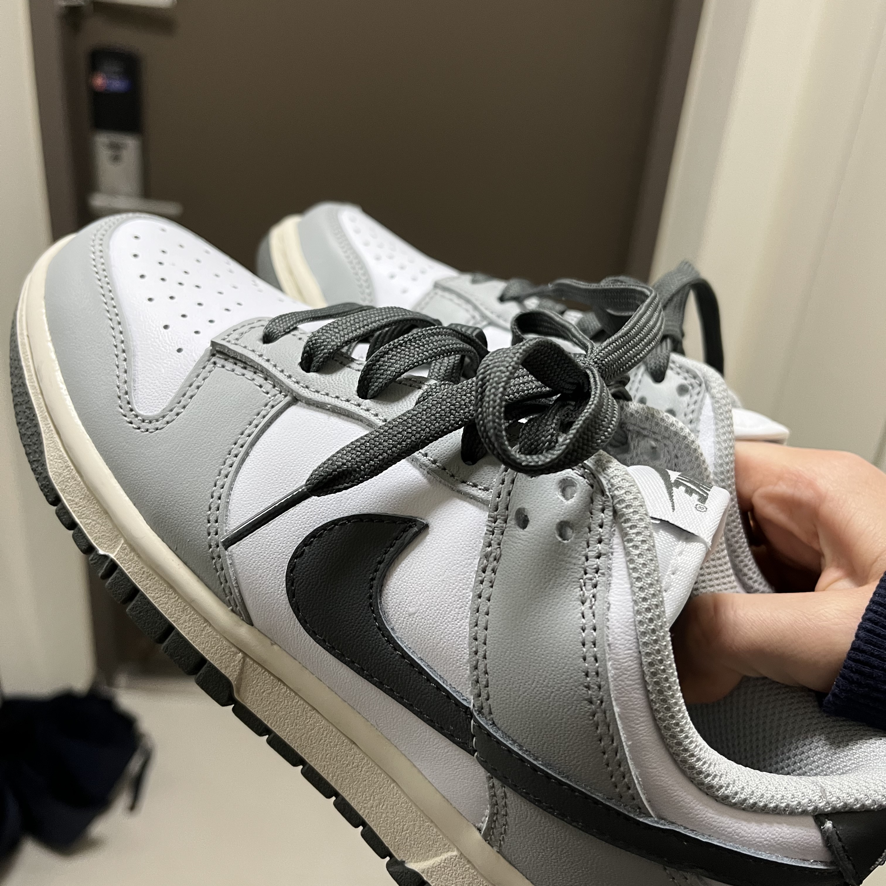 (W) Nike Dunk Low Light Smoke Grey 착용 스타일 - 2