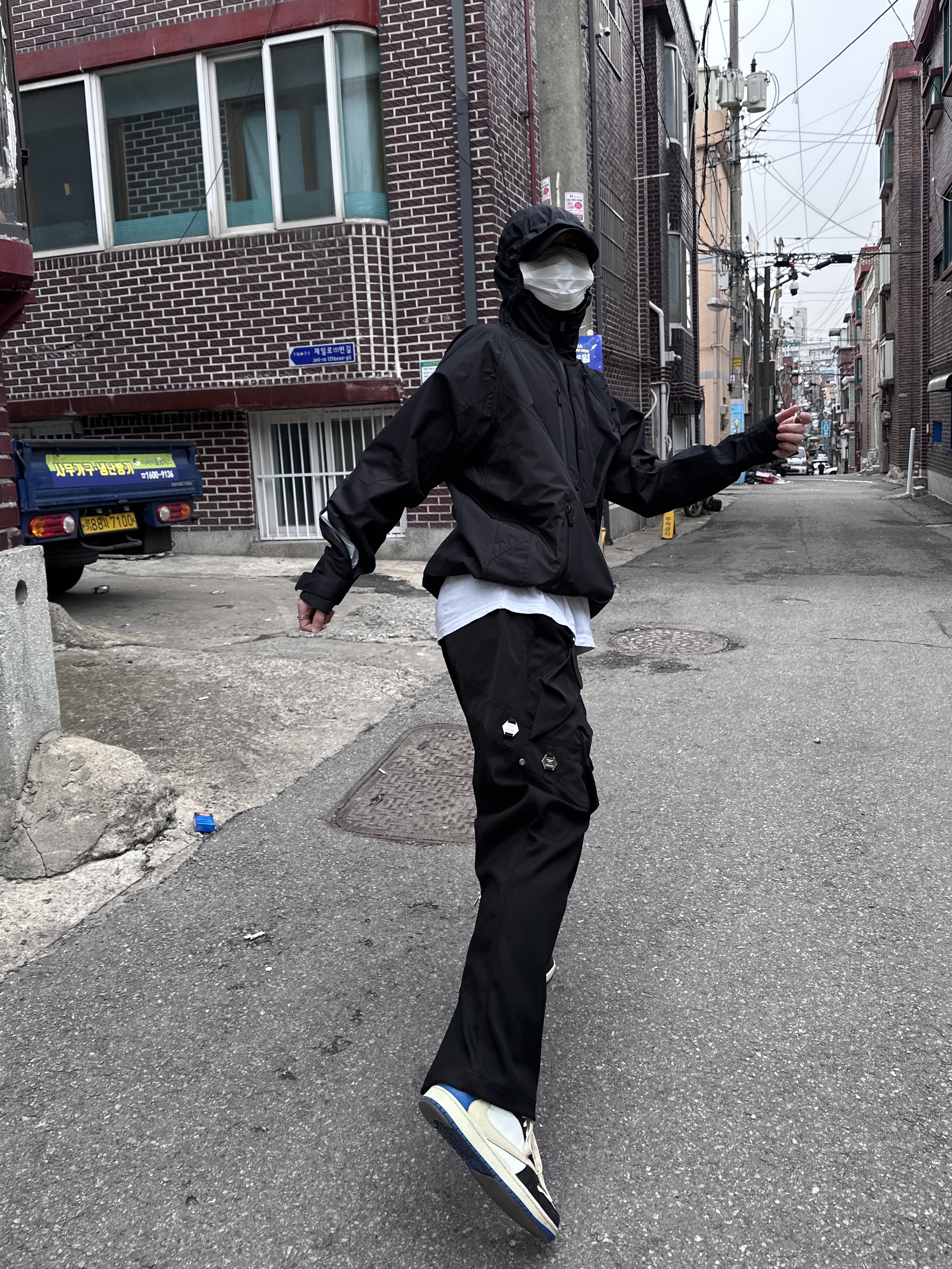 Undermycar Stuttgart Vintage Washing Ball Cap Black Red - 22SS, Undermycar x Ohhyunseog Boltume.5 Hardware Cargo Pocket Wide Pants Turbo Black - 22FW 착용 스타일 - 5