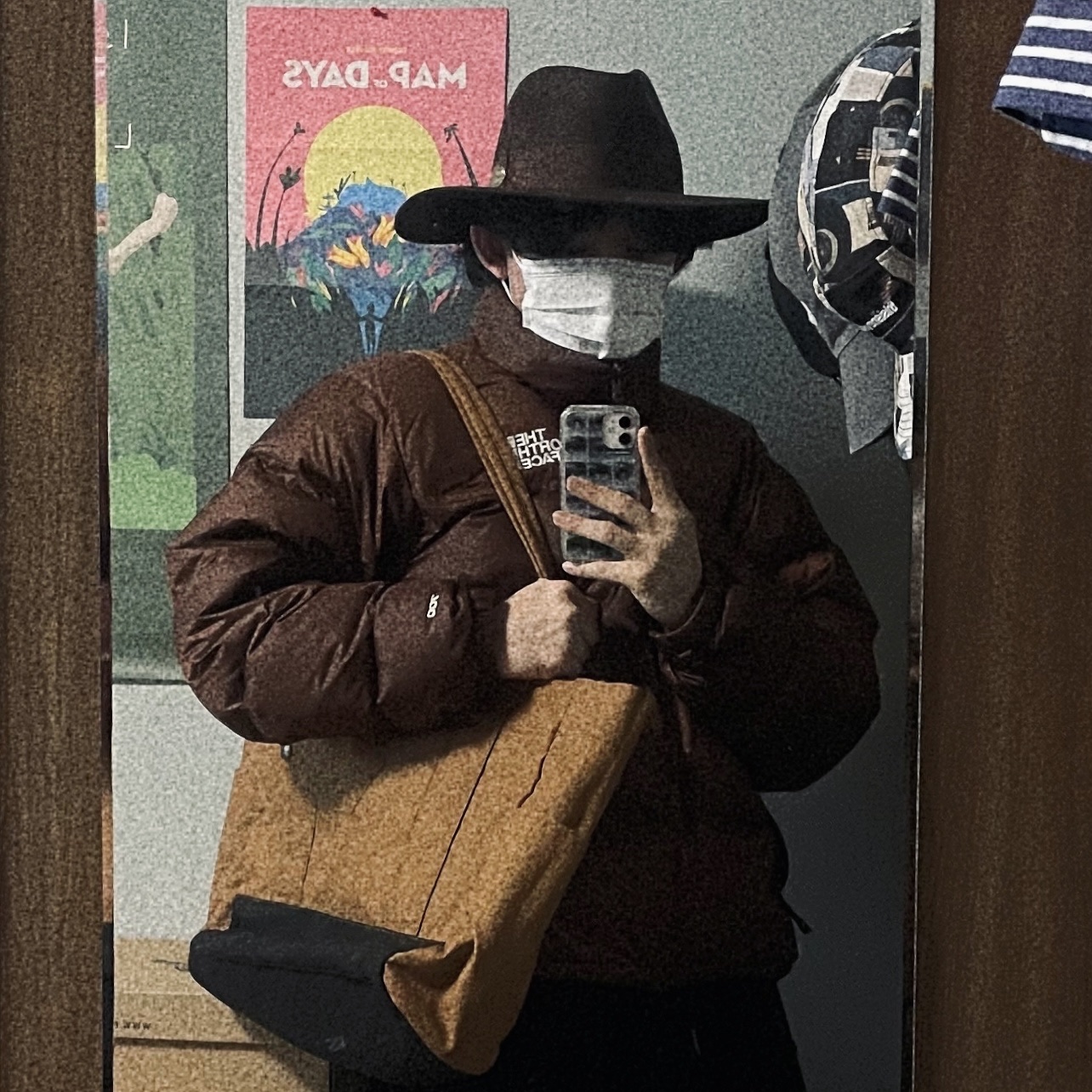 The North Face 1996 Retro Nuptse Jacket Dark Oak, Balenciaga Triple S Vanille 2018 착용 스타일 - 1