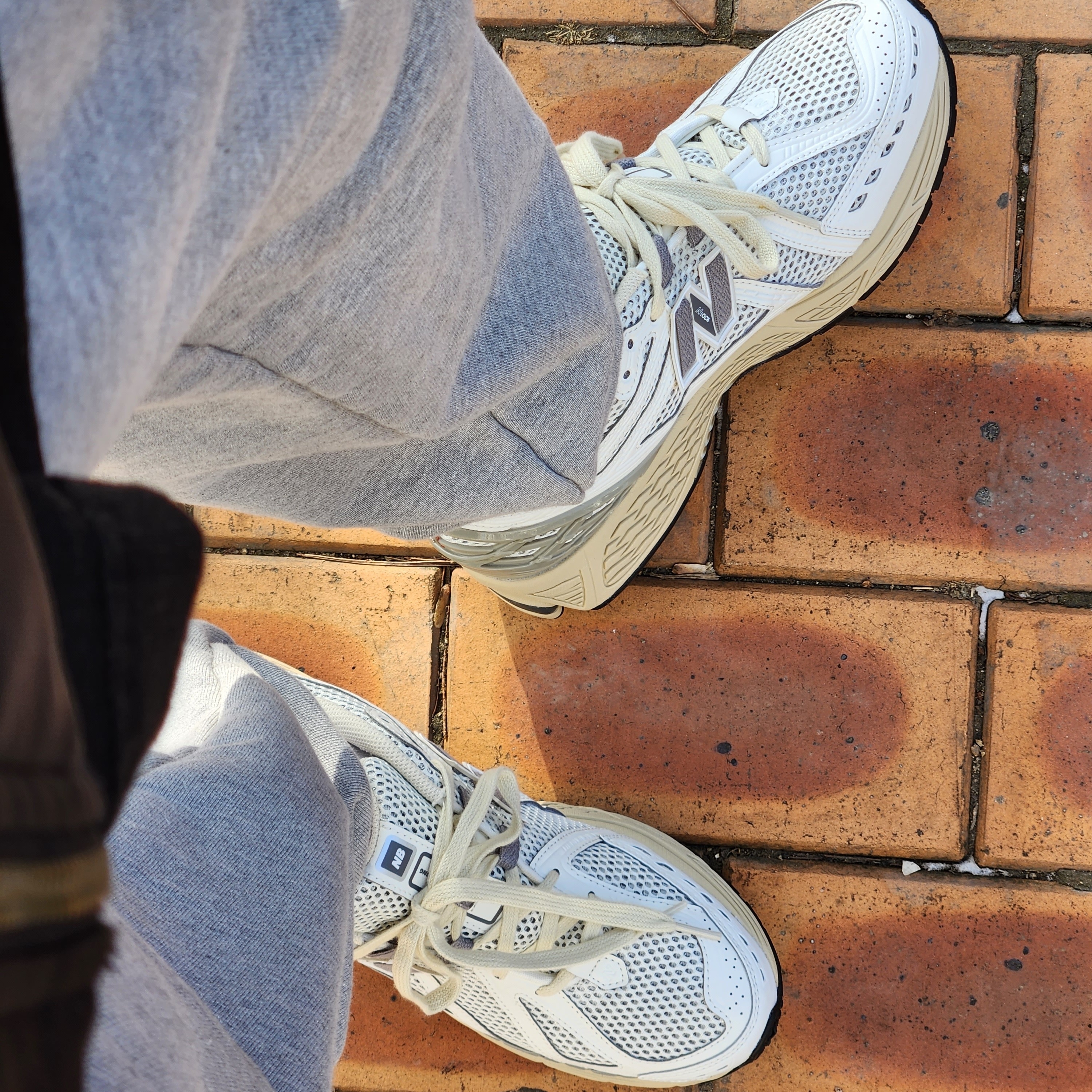 New Balance 1906R White Gray 착용 스타일 - 1