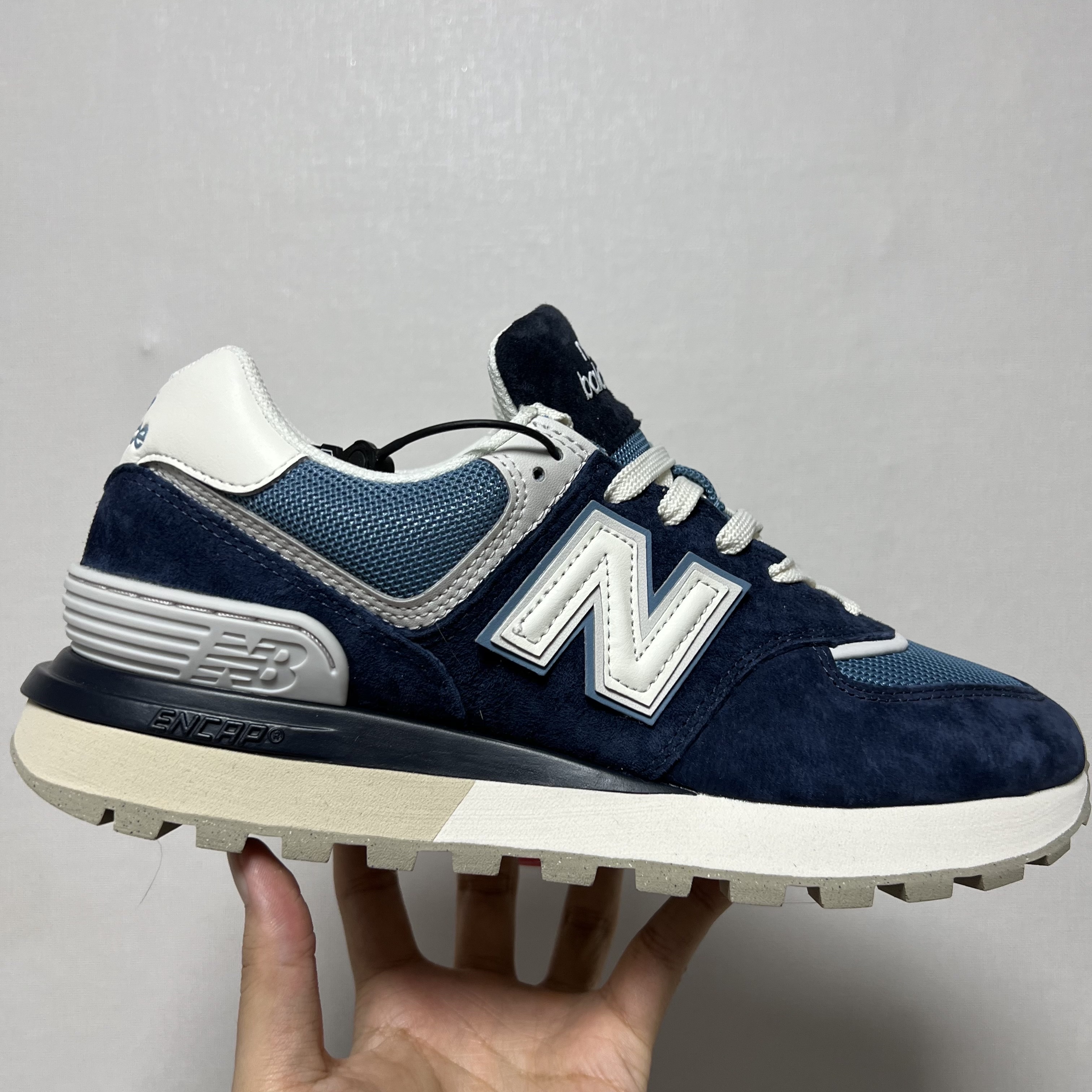 New Balance 574 Legacy Navy Sea Salt 착용 스타일