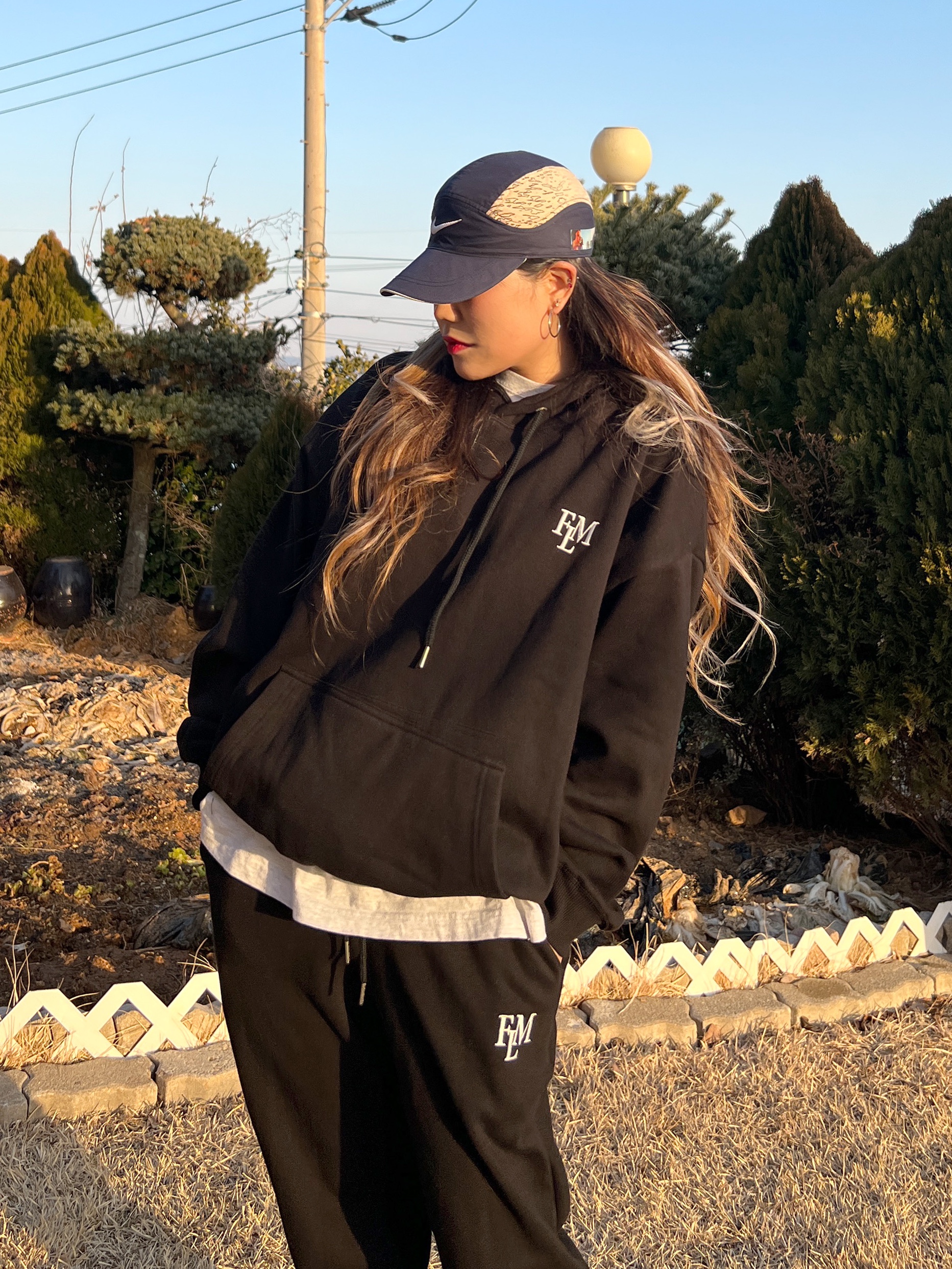 Nike x Cav Empt Tailwind Running Cap Navy, Jordan 1 x Travis Scott x Fragment Retro High OG SP Military Blue 착용 스타일 - 5