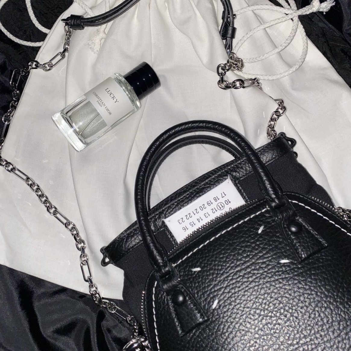 Maison Margiela 5AC Micro Bag Black 착용 스타일