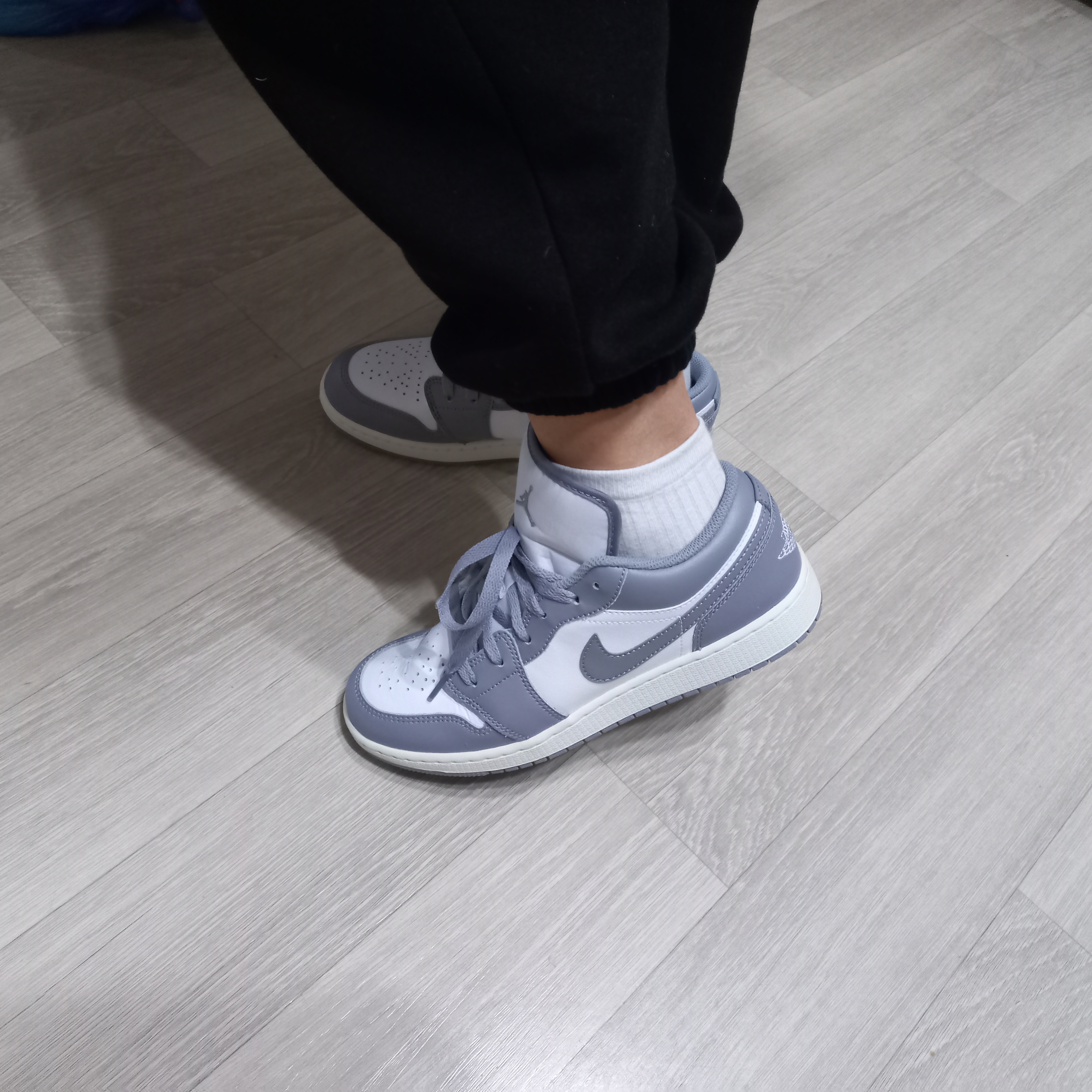 (GS) Jordan 1 Low Stealth and White 착용 스타일 - 2