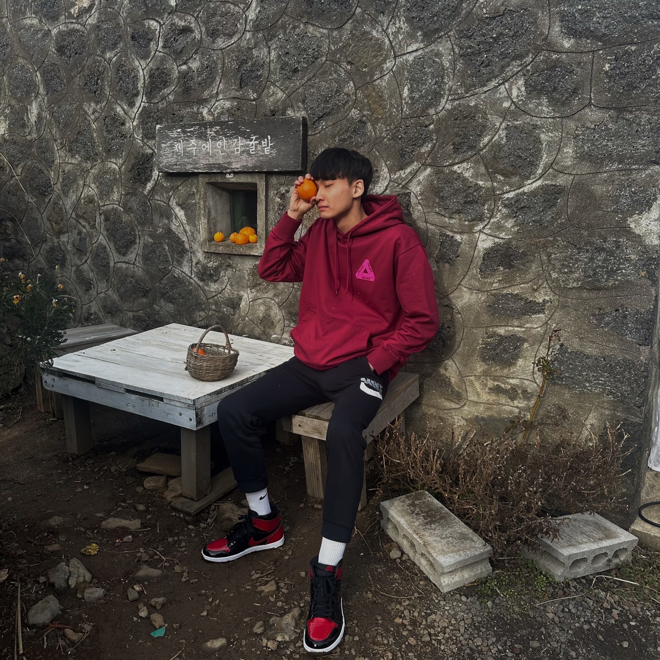 Palace Tri-Lenticular Hood Burgundy - 22FW 착용 스타일 - 1