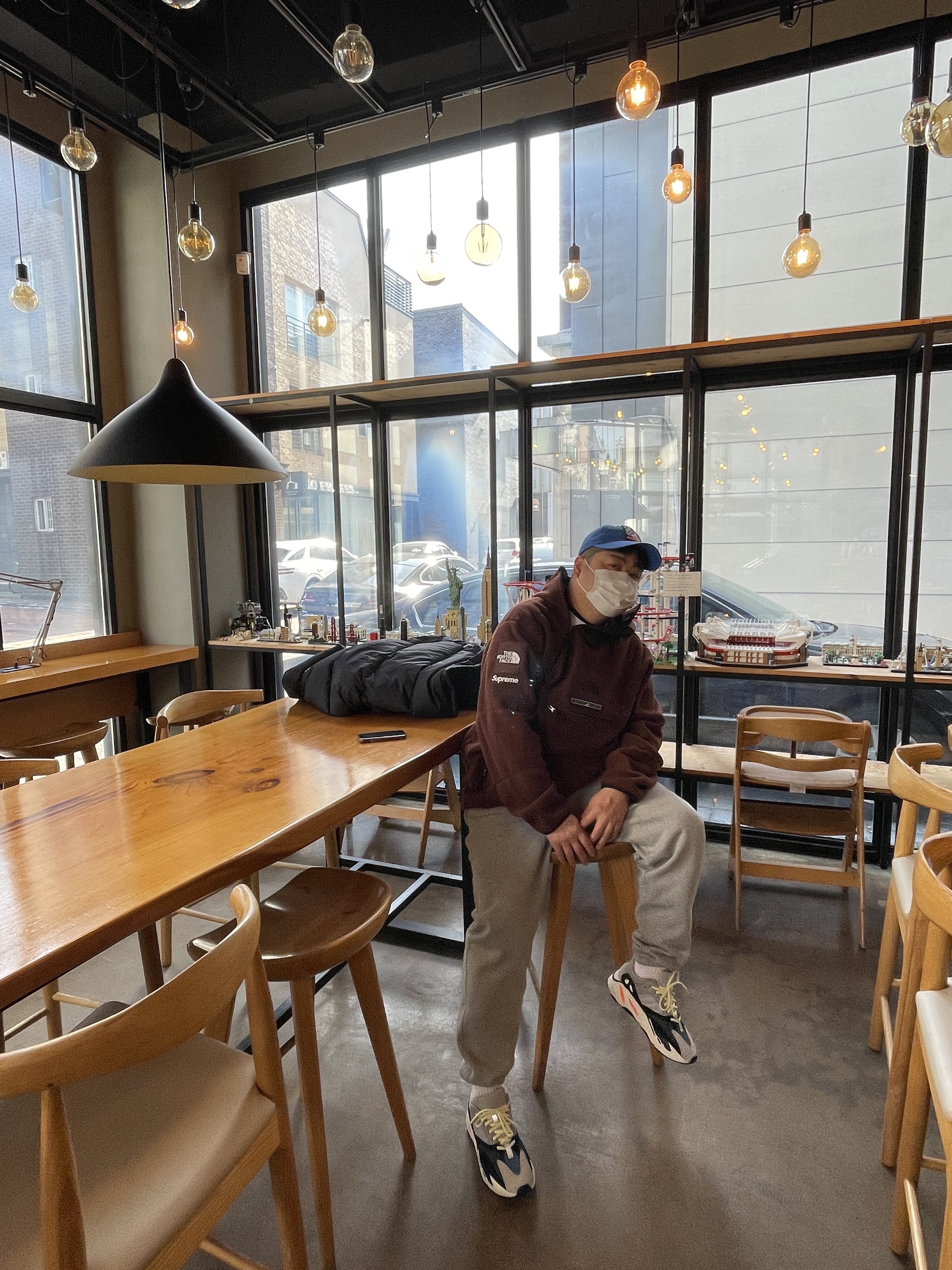 Supreme x The North Face Steep Tech Fleece Pullover Brown - 22FW, Adidas Yeezy Boost 700 Wave Runner Solid Grey 2017/2019 착용 스타일