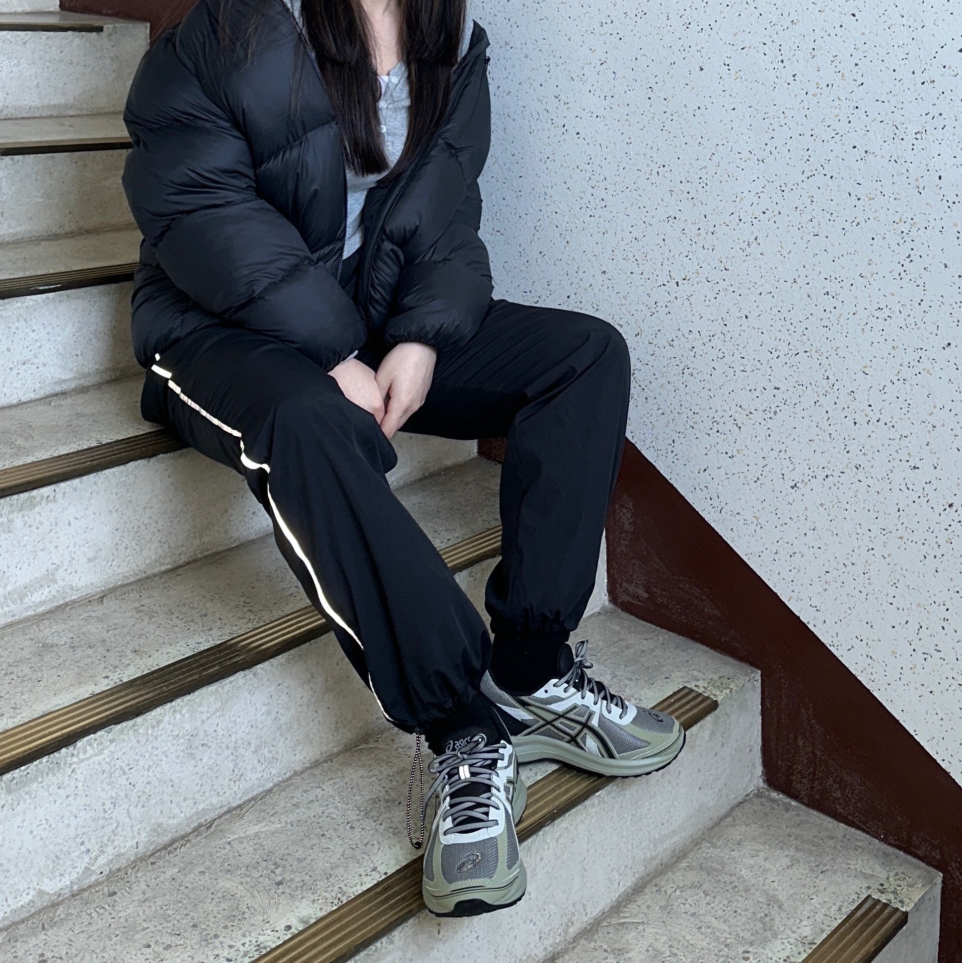 Asics Jog 100 S Sheet Rock - 2E Wide 착용 스타일 - 1