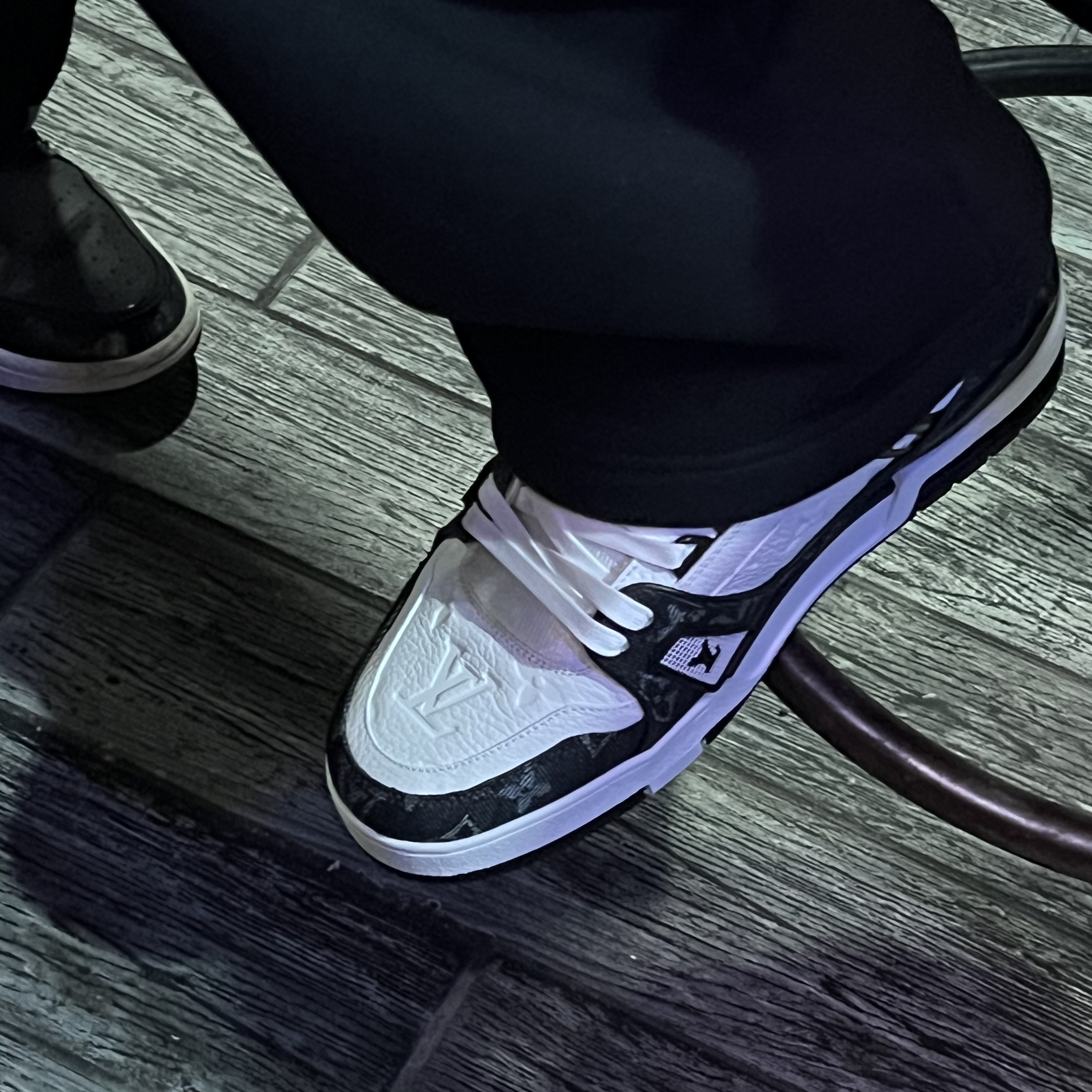 Louis Vuitton LV Trainer Sneakers Monogram Denim Black 착용 스타일