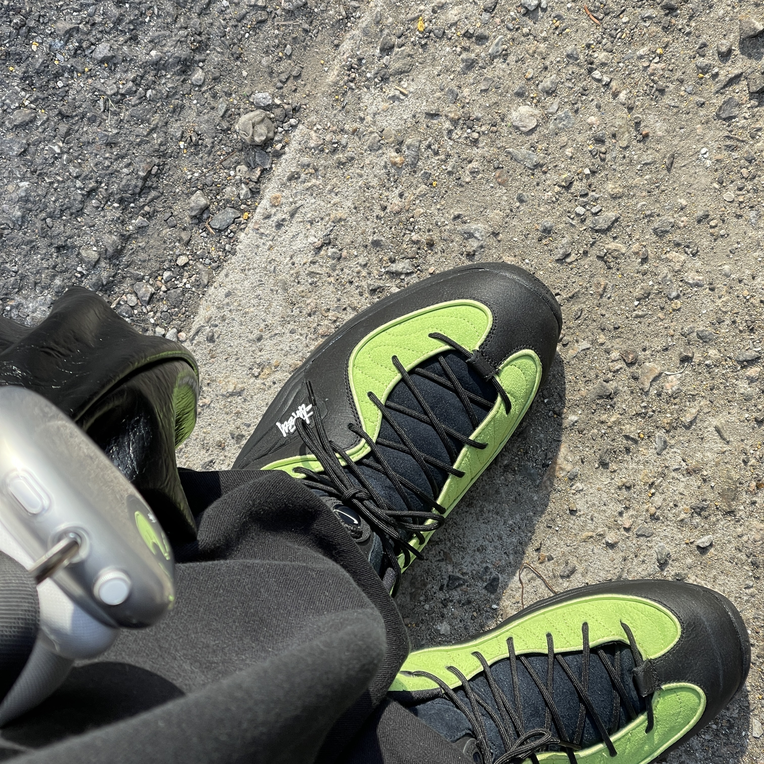 Nike x Stussy Air Penny II Vivid Green and Black 착용 스타일 - 2