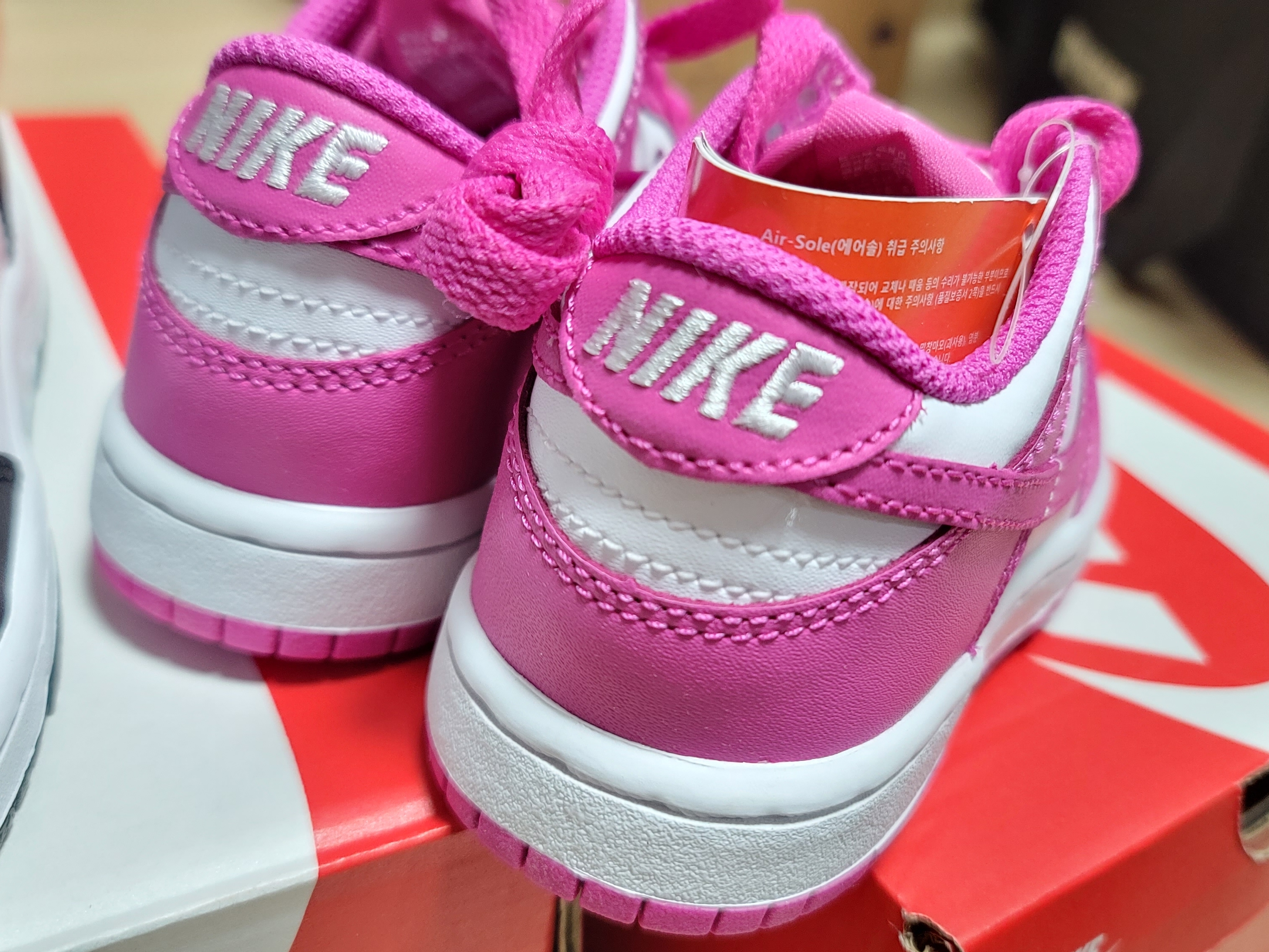 (PS) Nike Dunk Low White Active Fuchsia, (PS) Nike Dunk Low Black 착용 스타일 - 3