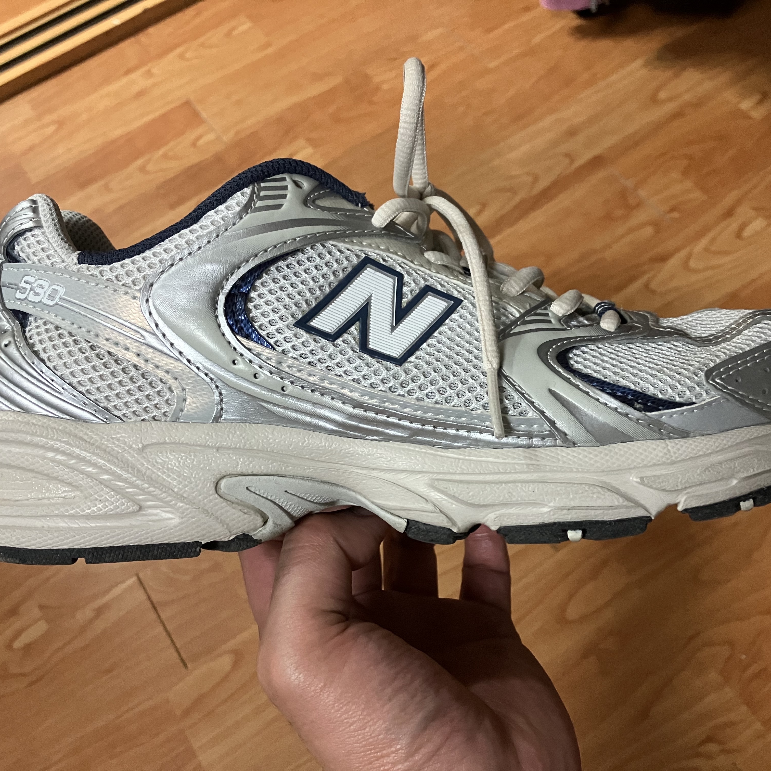 New Balance 530 Steel Grey 착용 스타일