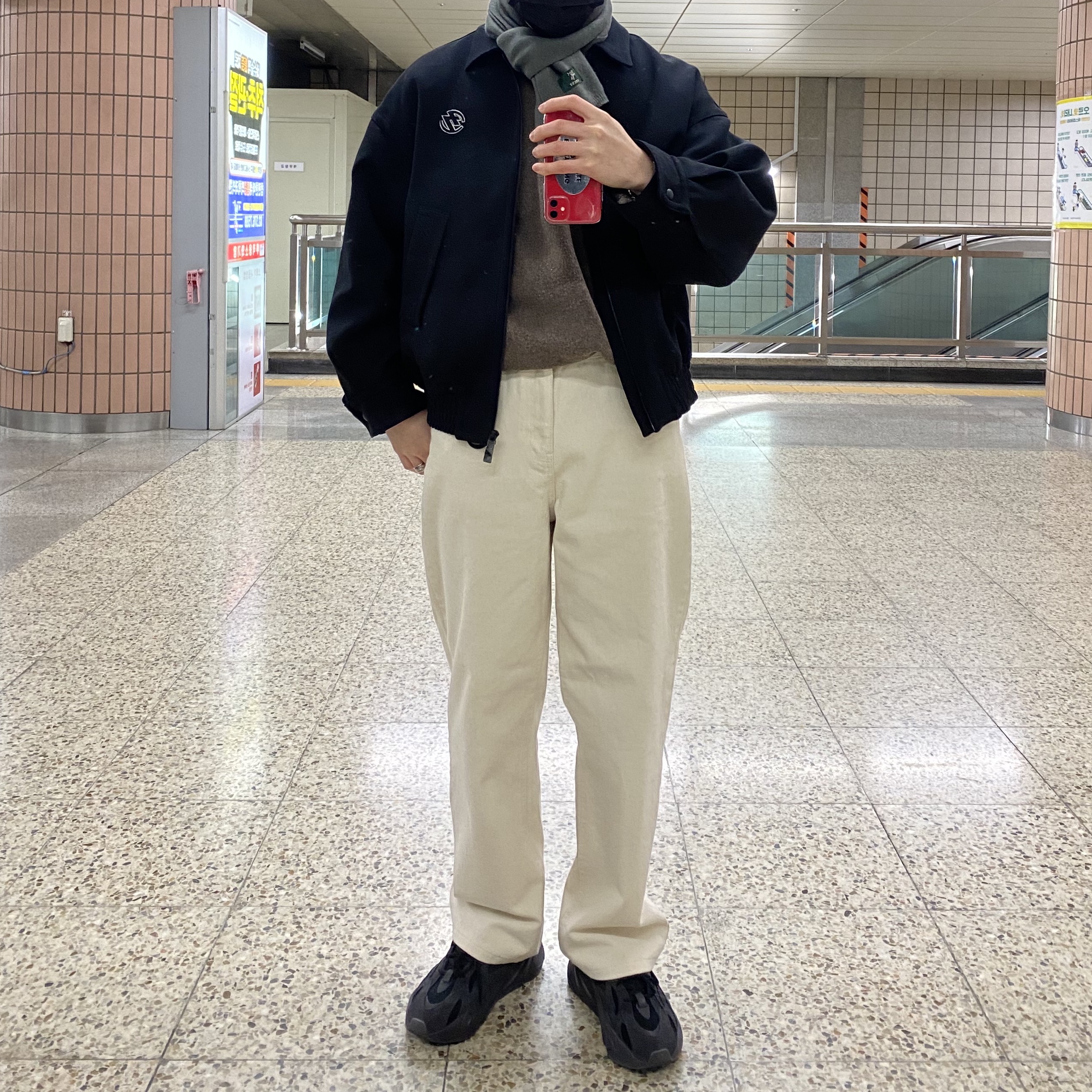 Zara x Ader Error Oversize Collar Bomber Jacket Black, Adidas Yeezy Boost 700 V2 Vanta 2019 착용 스타일 - 1