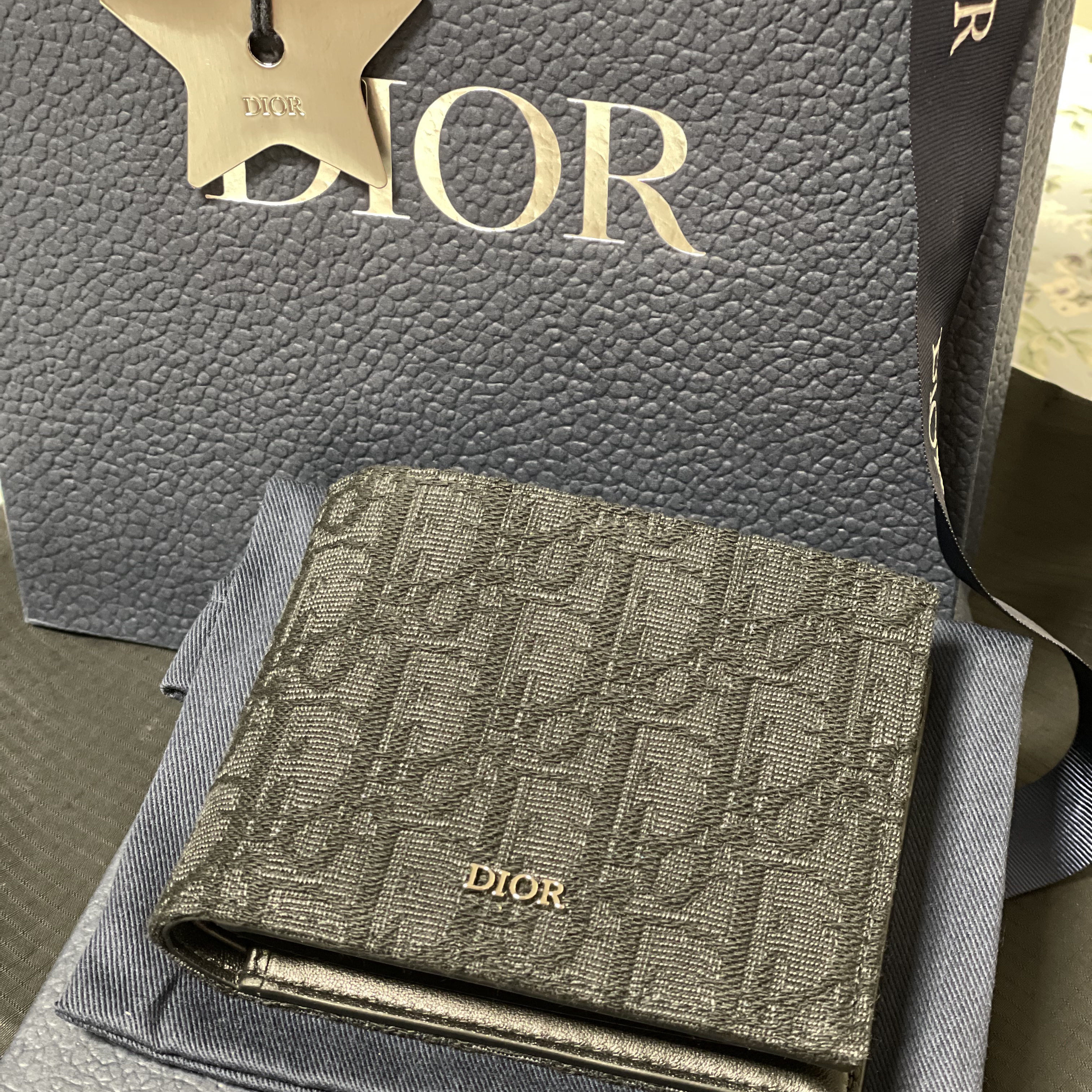 Dior Wallet Black Dior Oblique Jacquard 착용 스타일