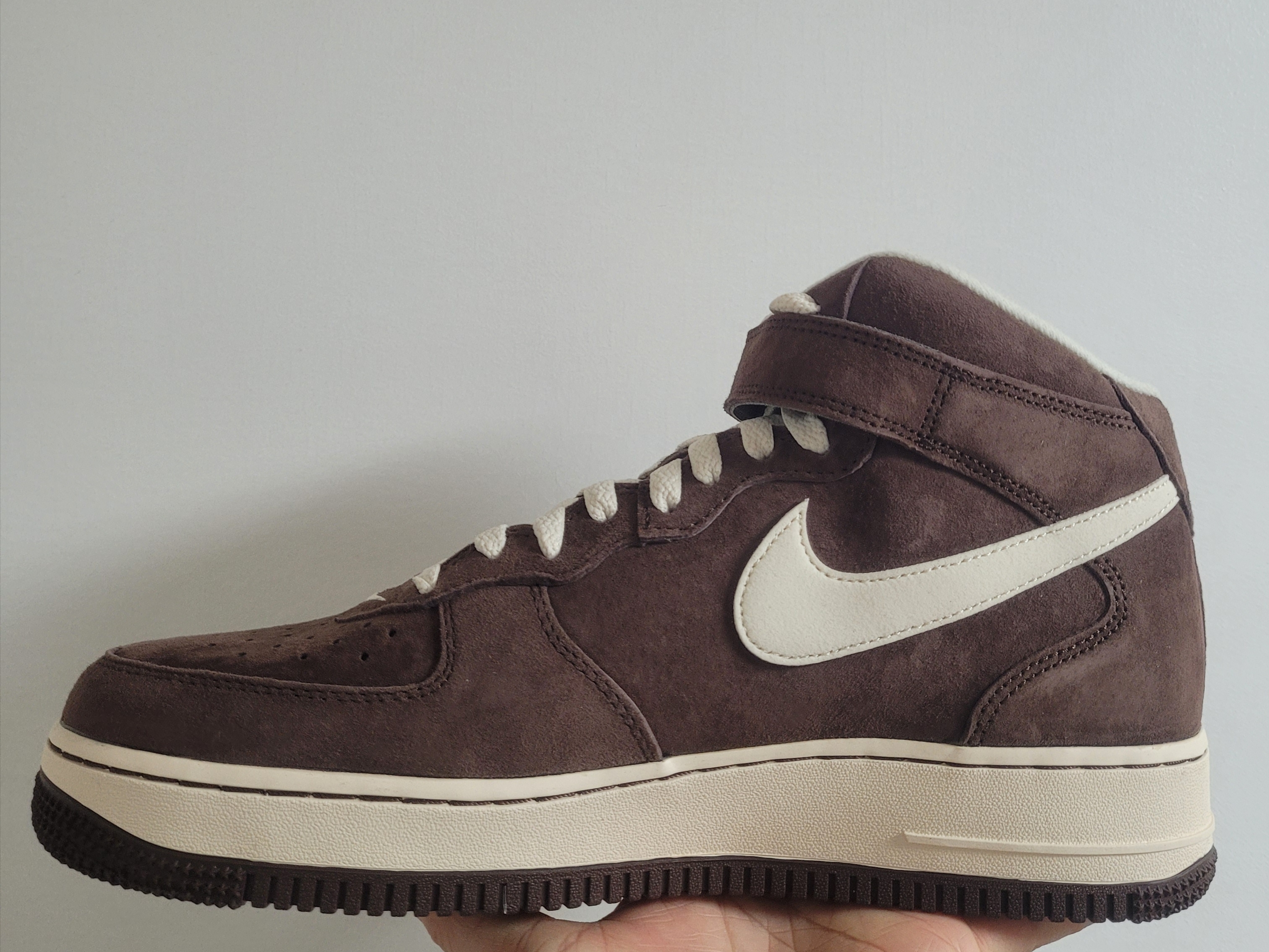 Nike Air Force 1 Mid '07 QS Chocolate 착용 스타일