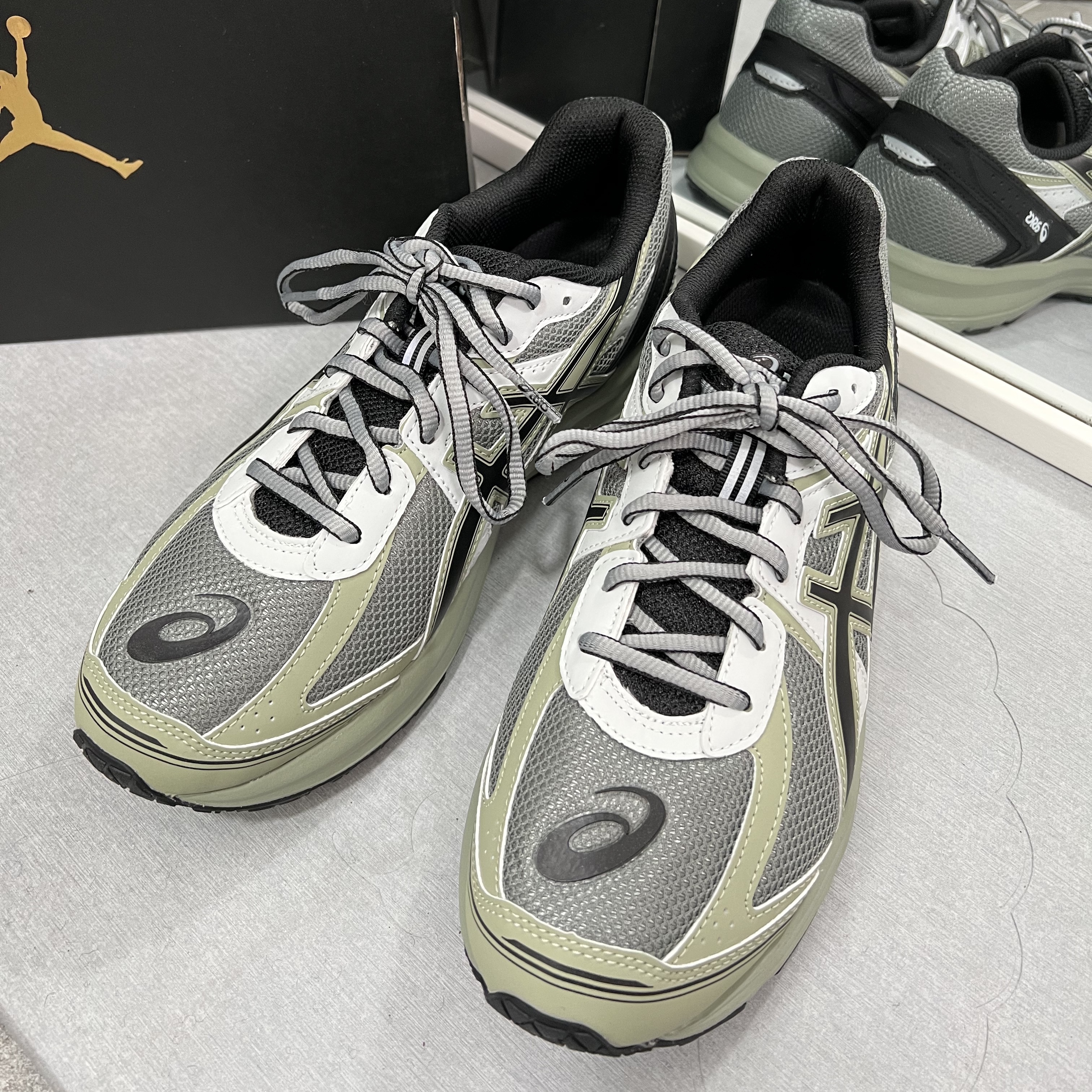 Asics Jog 100 S Sheet Rock - 2E Wide 착용 스타일 - 2