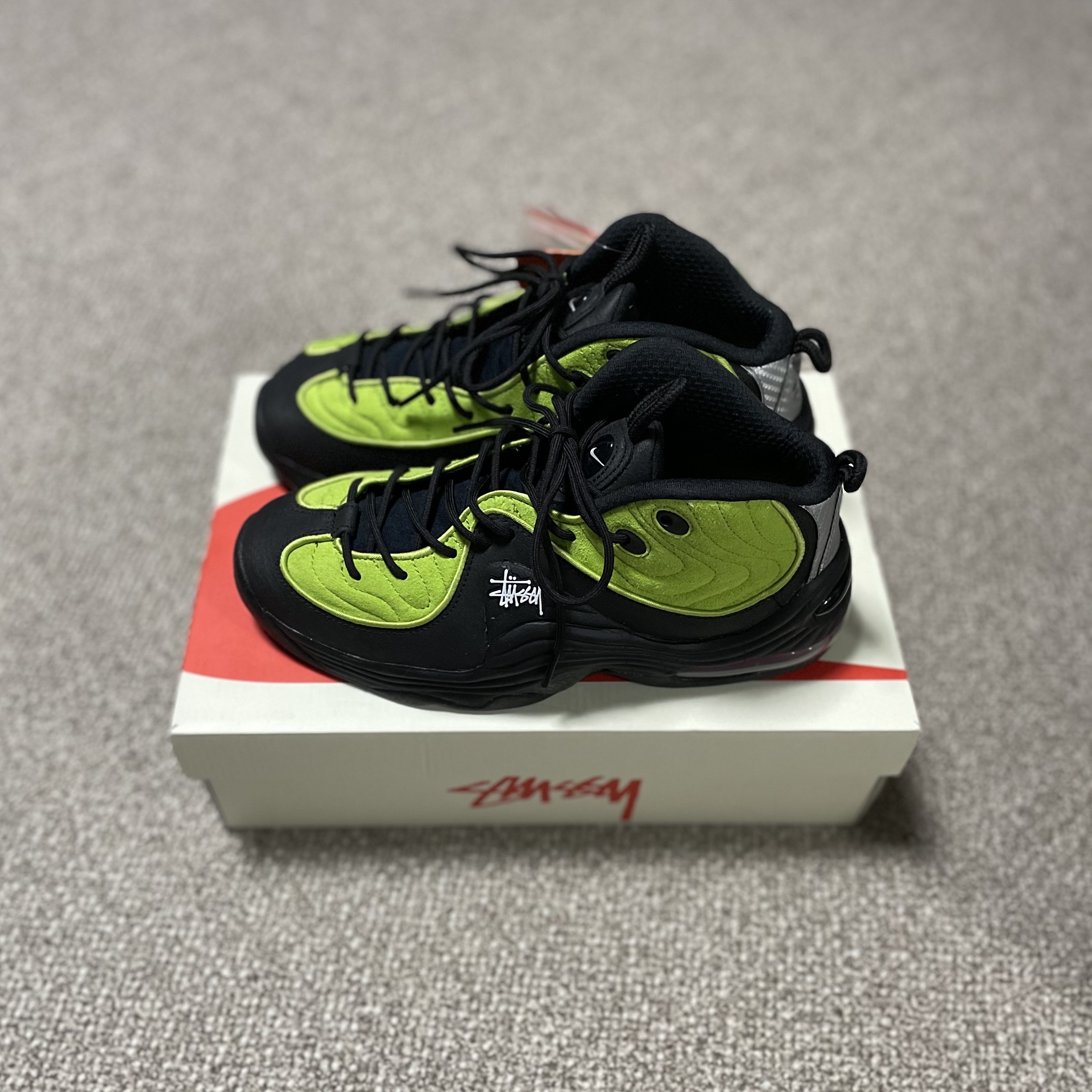 Nike x Stussy Air Penny II Vivid Green and Black 착용 스타일