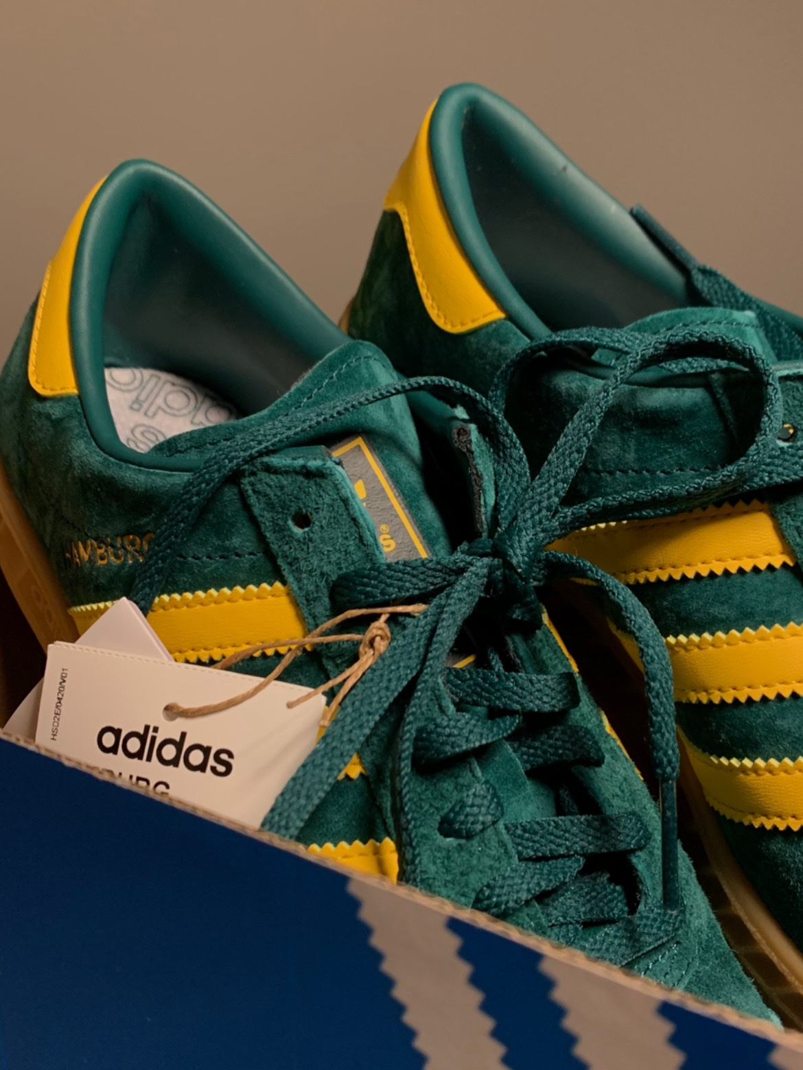 Adidas City Series Hamburg Collegiate Green Bold Gold 착용 스타일 - 3