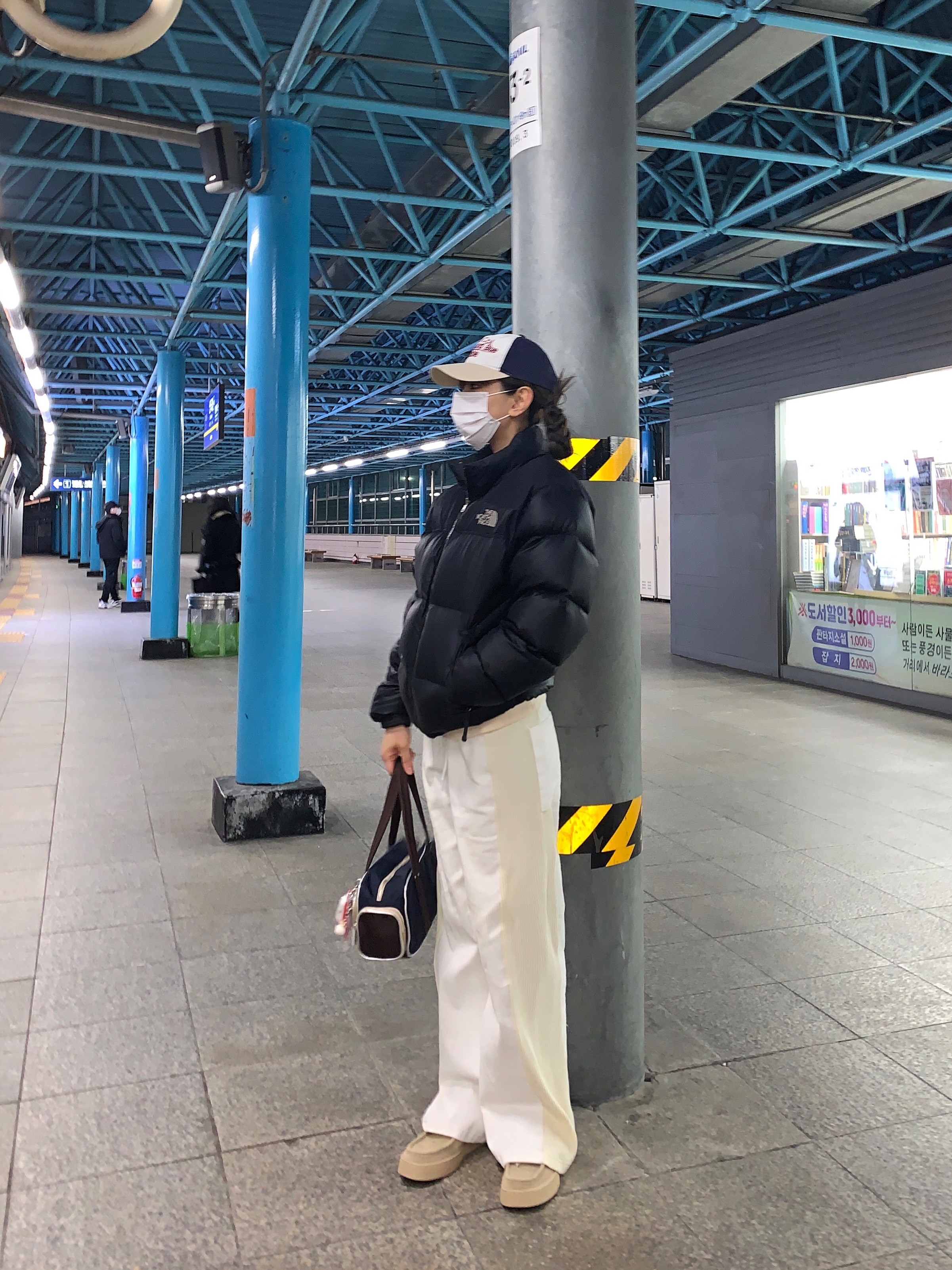 The North Face Nuptse Hybrid Down Ball Jacket Black 착용 스타일 - 2