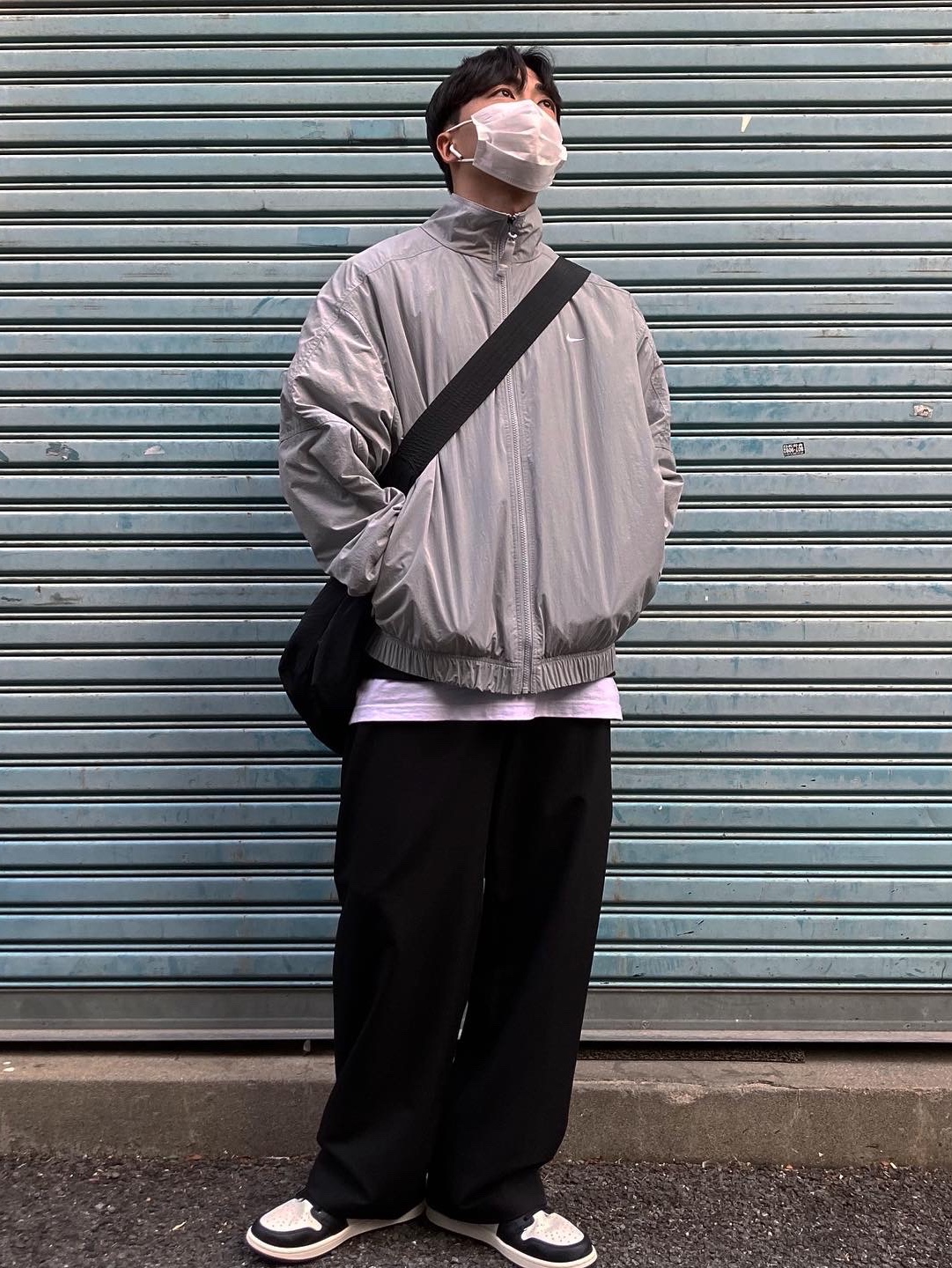 Nike M NRG Track Jacket Grey, Jordan 1 Retro High OG Black Mocha 착용 스타일