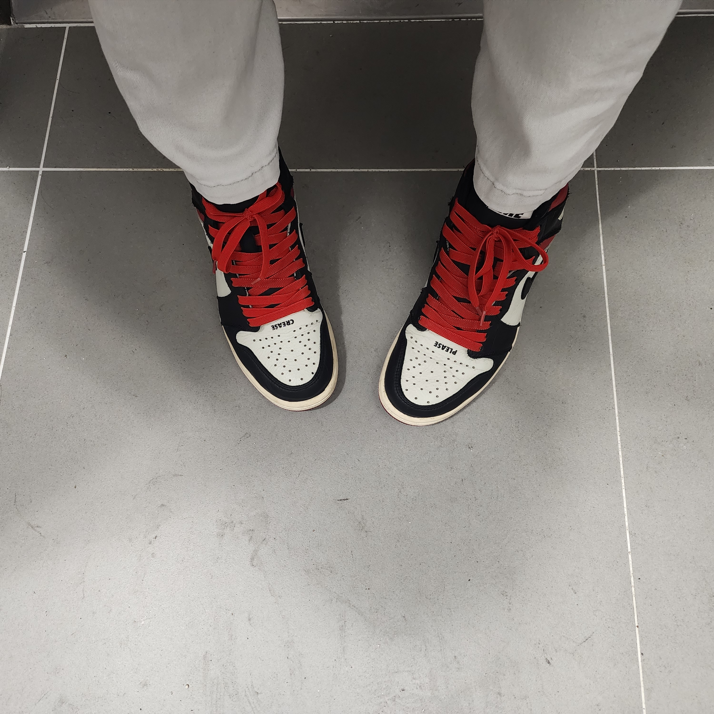 Jordan 1 Retro High Not for Resale Varsity Red 착용 스타일