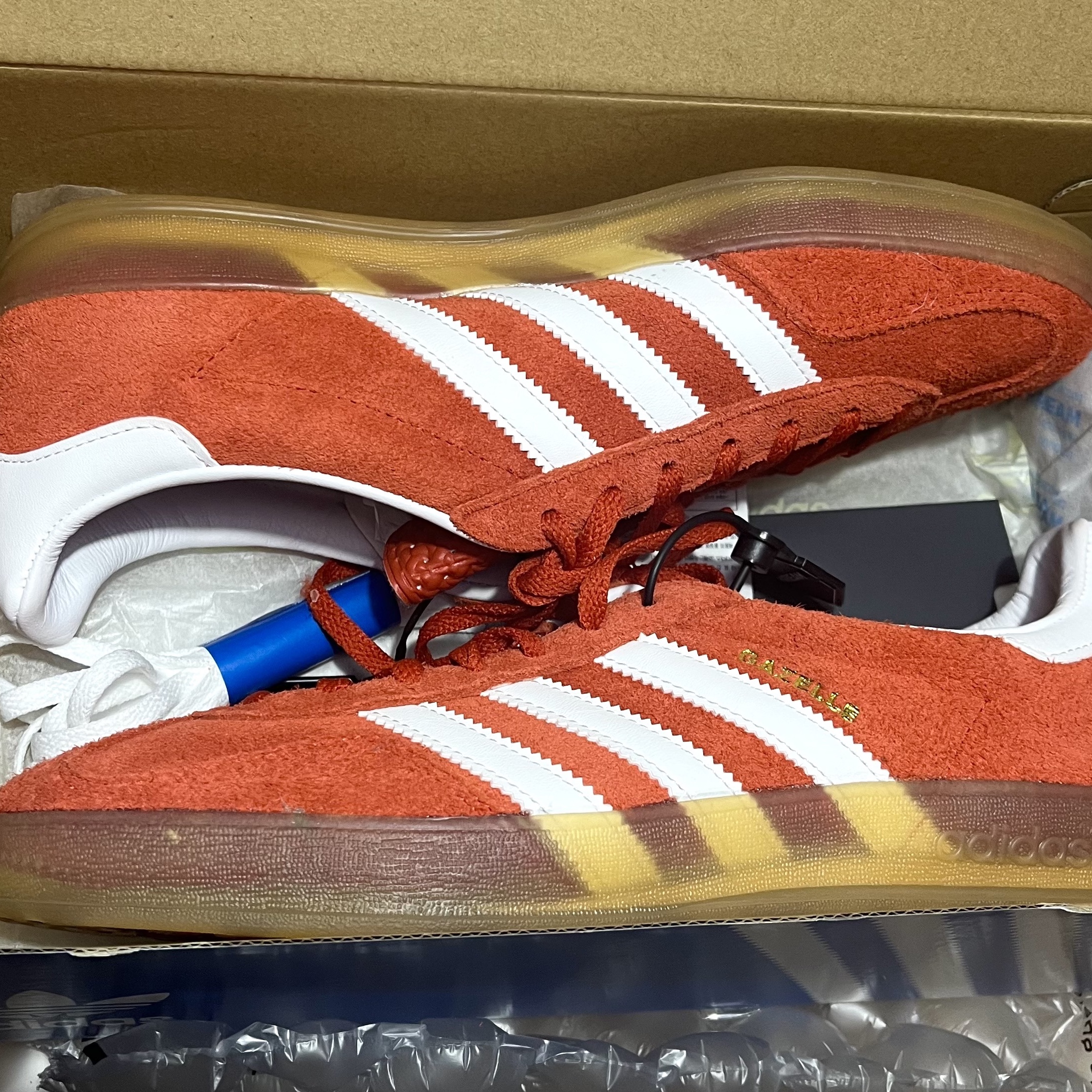 (W) Adidas Gazelle Indoor Bold Orange Cloud White 착용 스타일