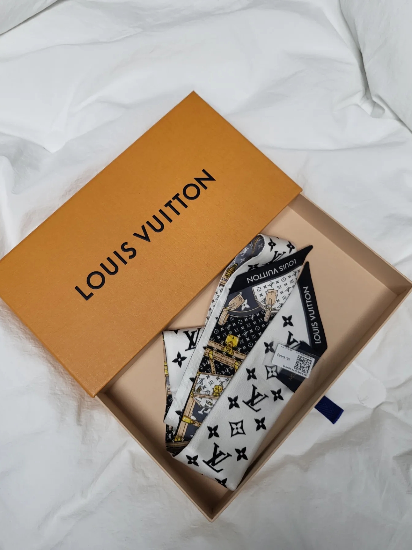 (W) Louis Vuitton Let's Go BB Bandeau Black 착용 스타일