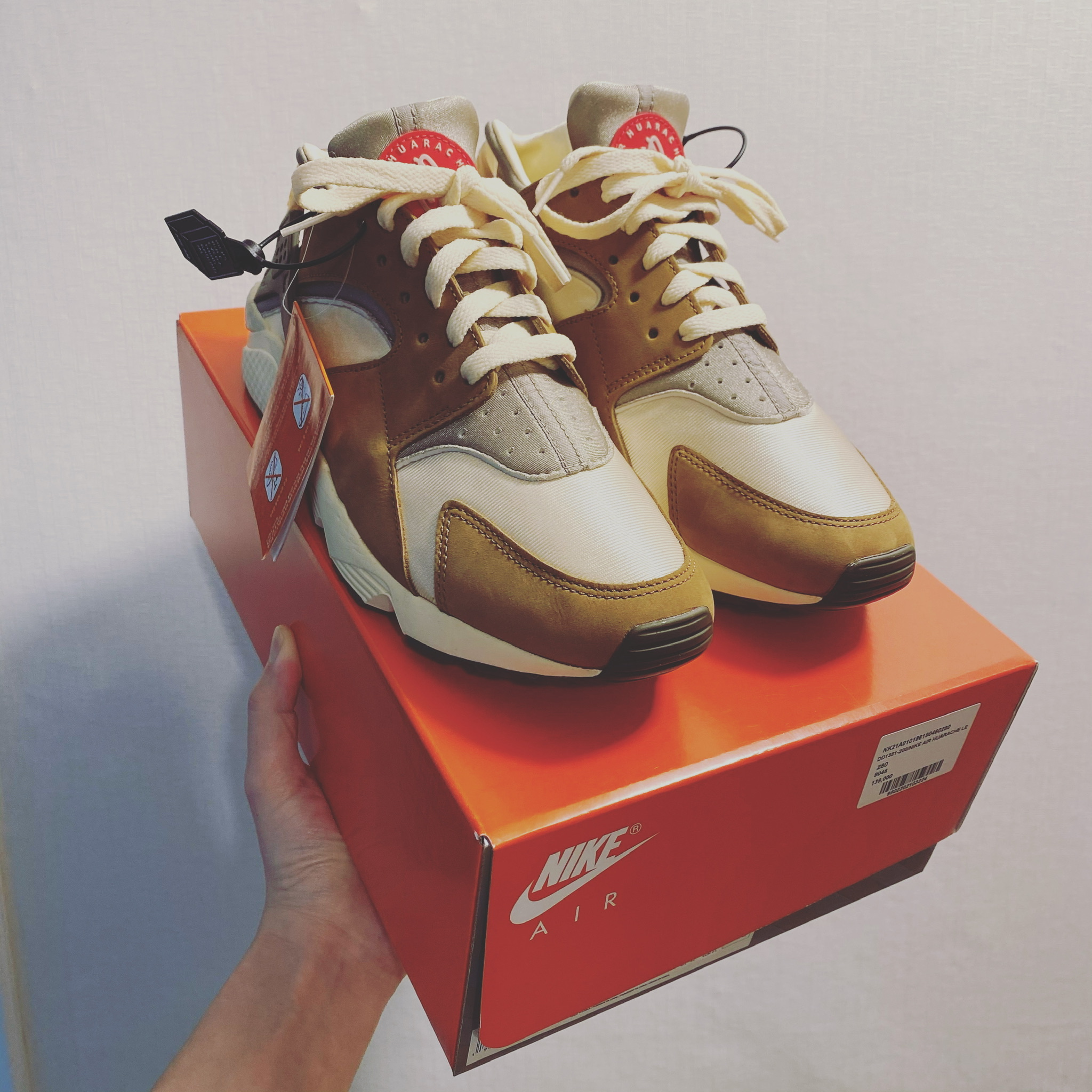 Nike x Stussy Air Huarache LE Desert Oak 착용 스타일 - 1