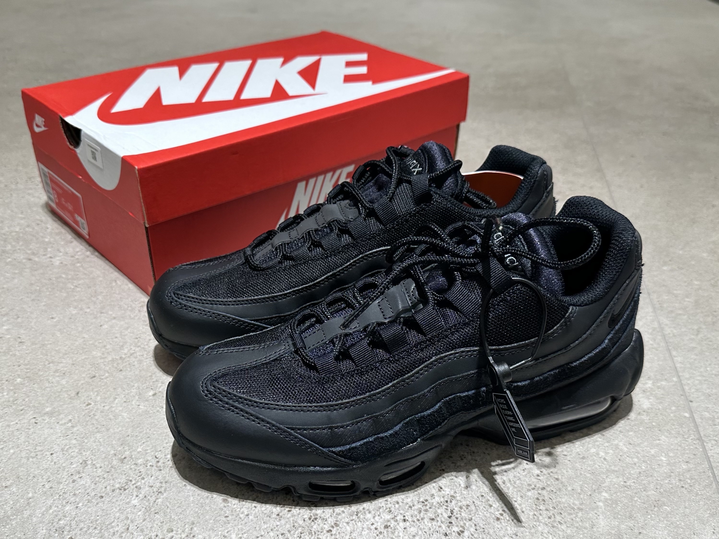 Nike Air Max 95 Essential Triple Black 2020 착용 스타일 - 1
