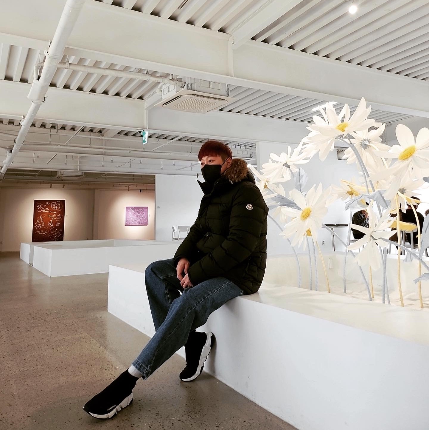 Balenciaga Speed Trainer Black White 2021/2022, Moncler Cluny Long Down Jacket Black - 22FW 착용 스타일 - 1