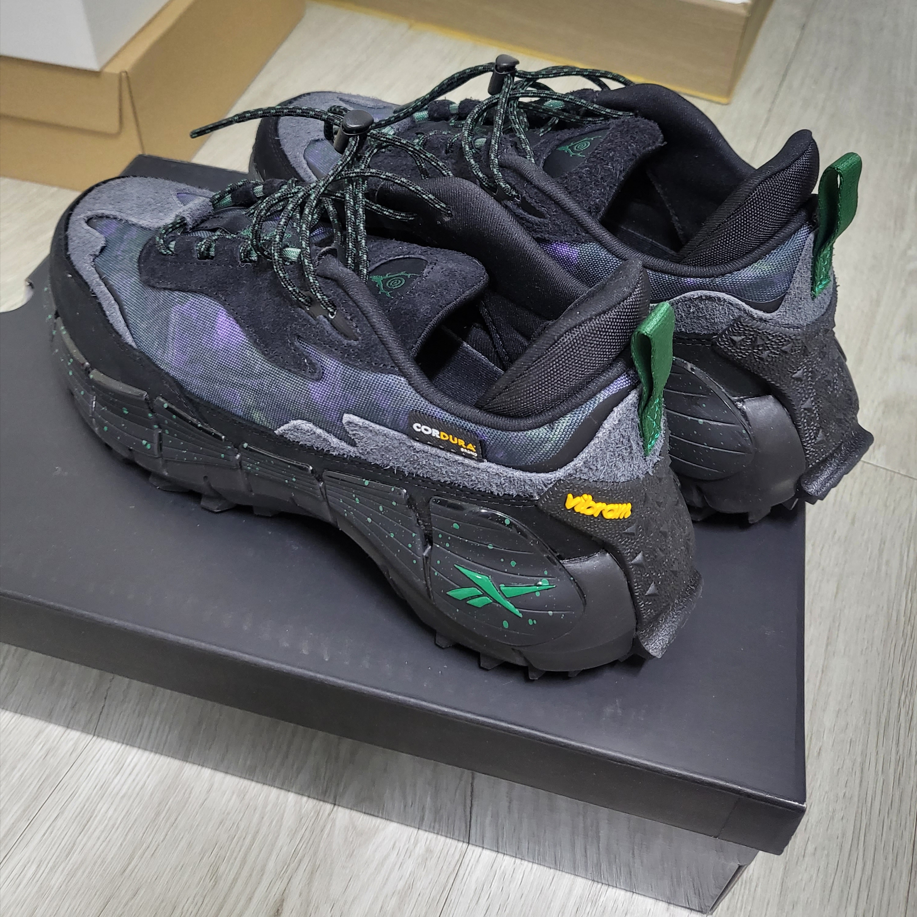 Reebok x South2 West8 Zig Kinetica 2.5 Edge Core Black Cold Grey 착용 스타일