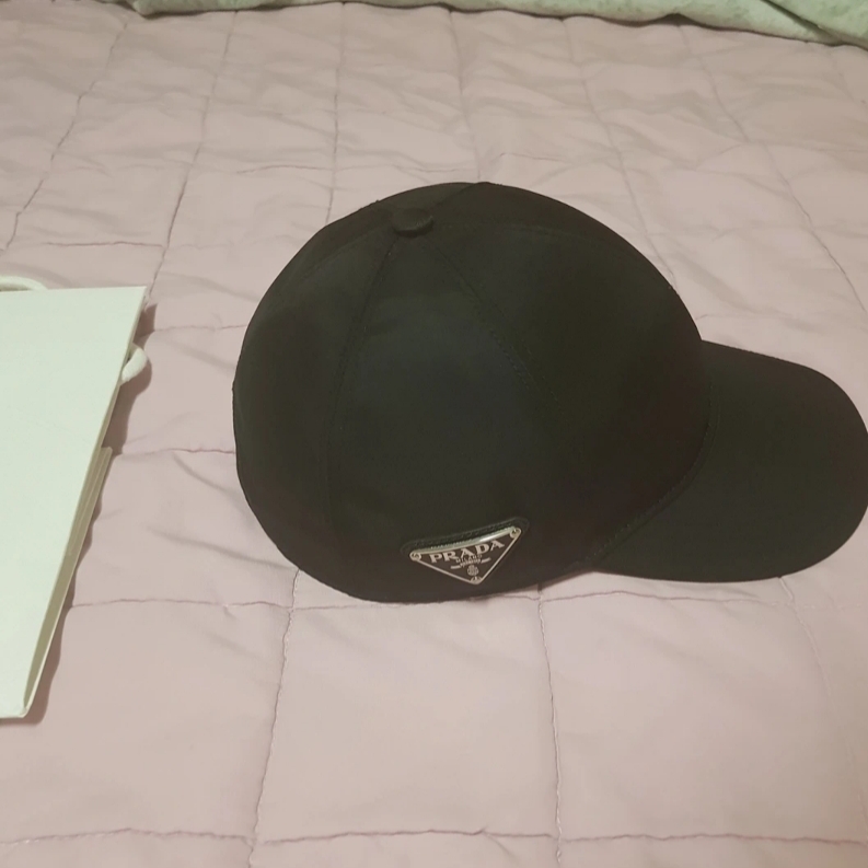 Prada Re-Nylon Baseball Cap Black 착용 스타일