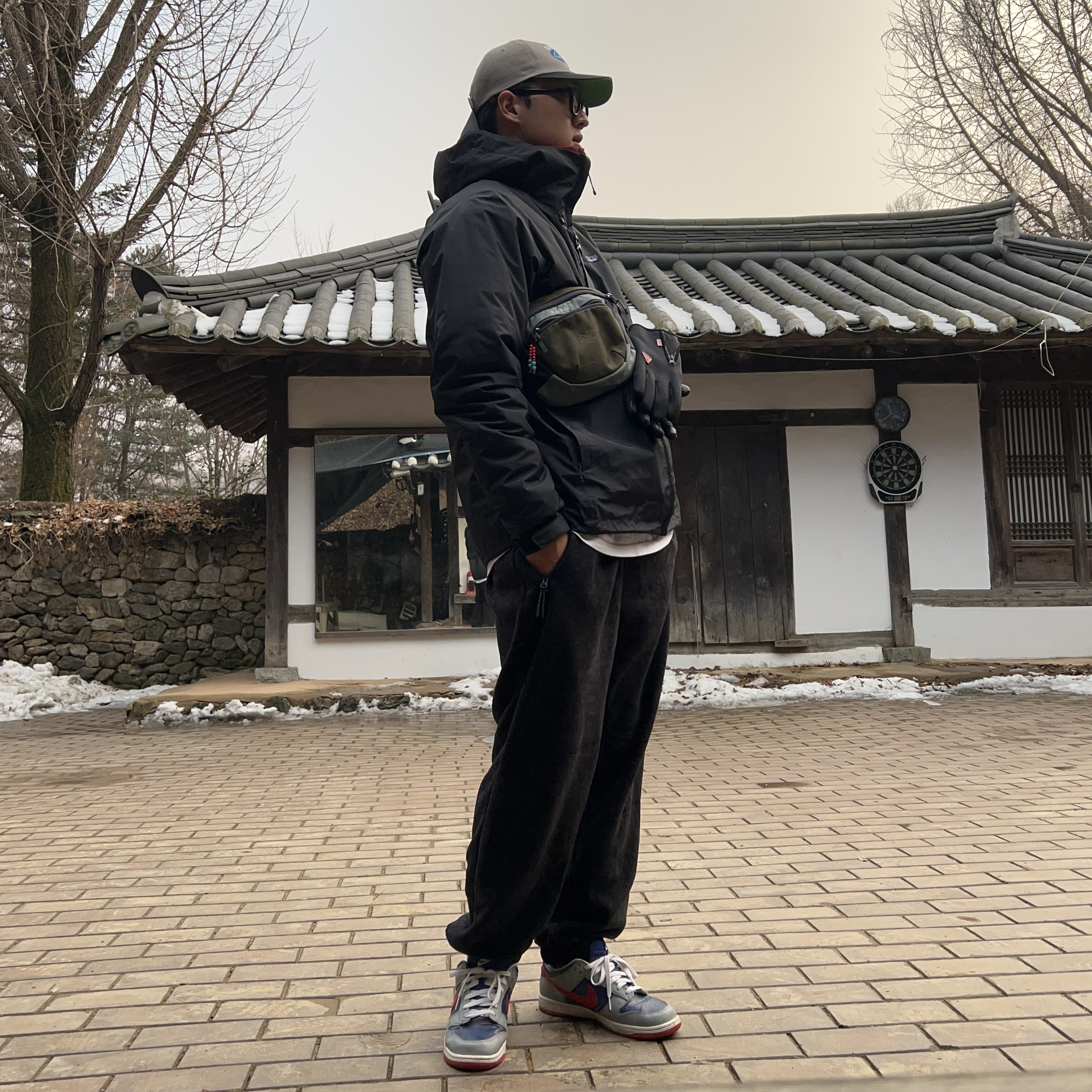 Nike ACG Mountain Fly Gore-Tex Khaki, Arc'teryx Zeta SL Jacket Black 착용 스타일 - 2