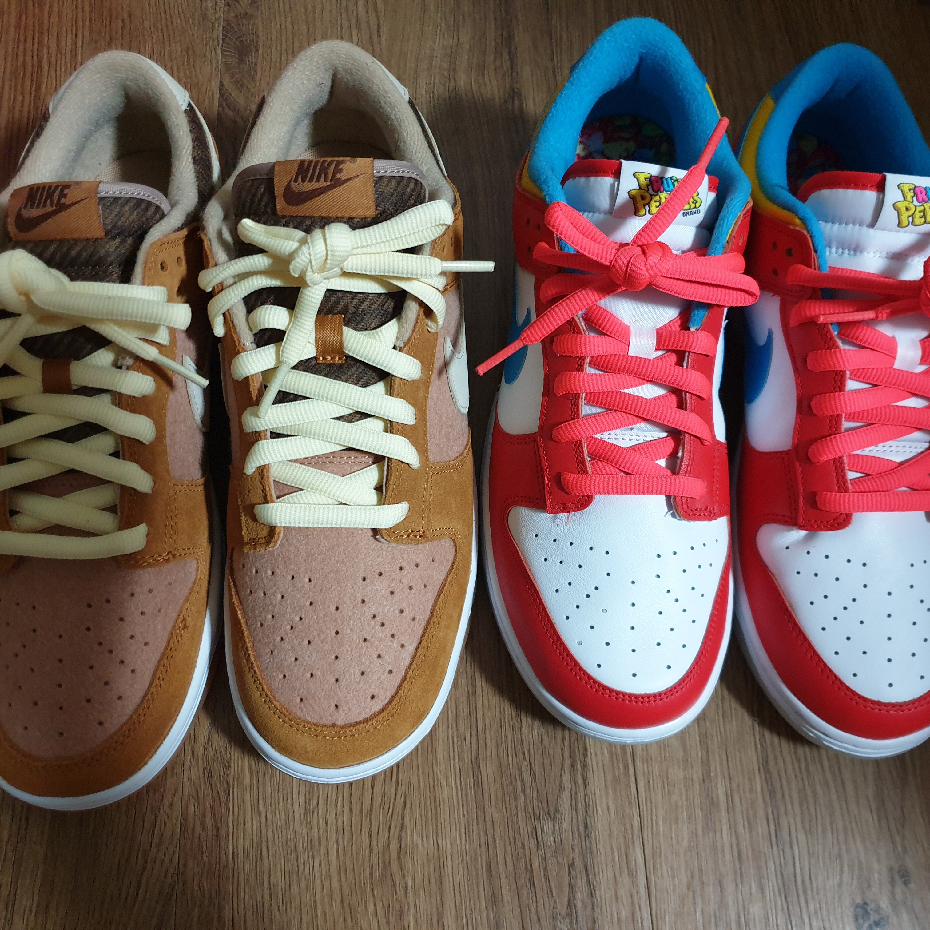 Nike Dunk Low SE Praline Desert Ochre, Nike x LeBron James x Fruity Pebbles Dunk Low QS Habanero Red 착용 스타일