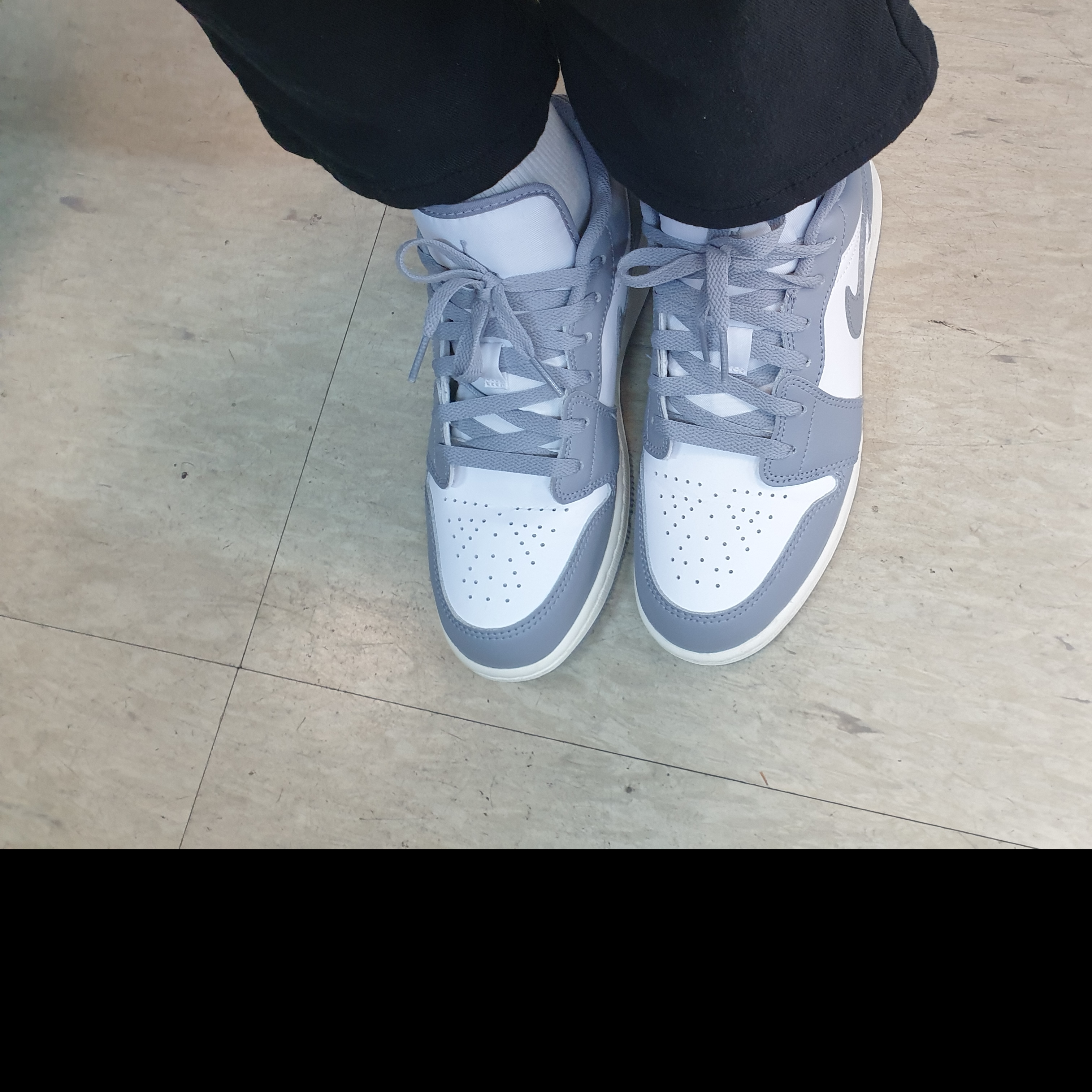 (GS) Jordan 1 Low Stealth and White 착용 스타일 - 2